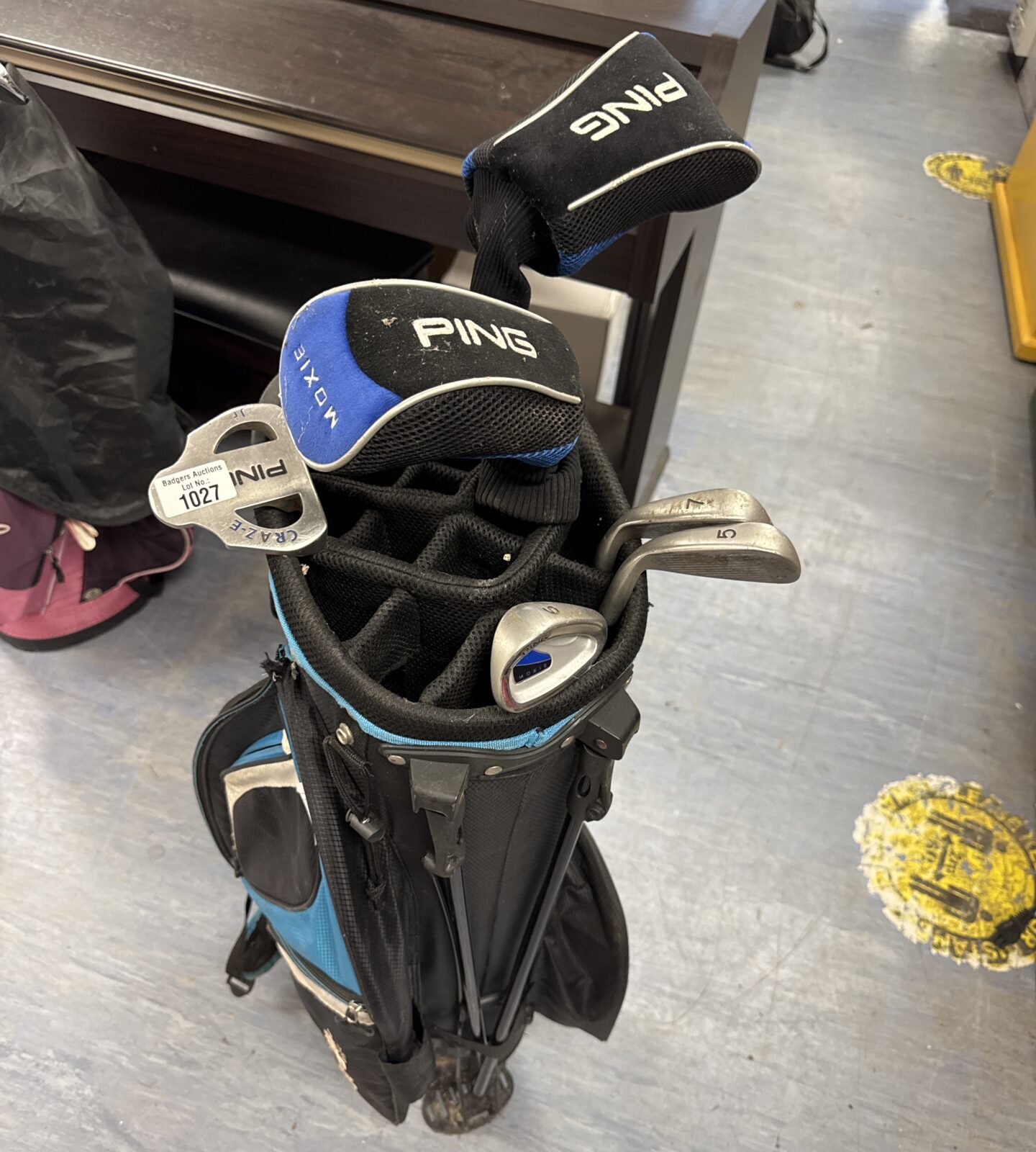 Set of ping moxie junior golf clubs - bag has broken zip on large side pocket
