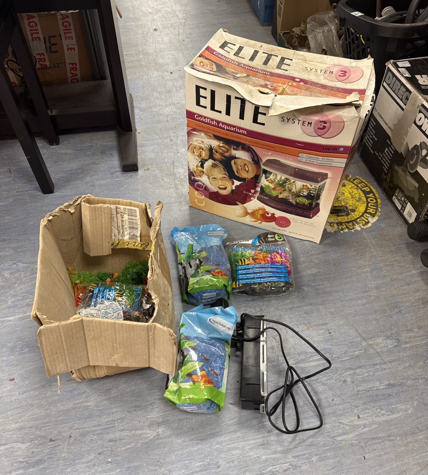 Elite system 3 plastic fish tank with box of accessories & pump