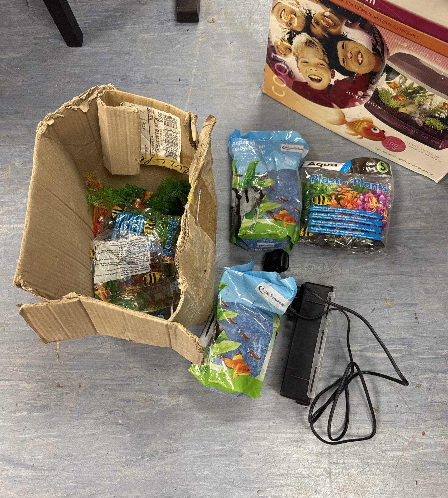 Elite system 3 plastic fish tank with box of accessories & pump - Image 2