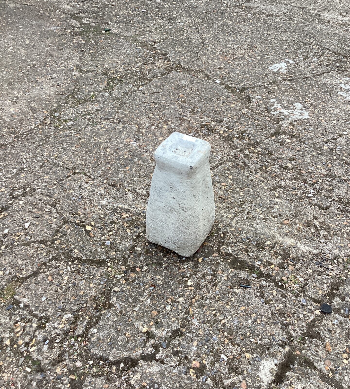 Stone effect plant pot stand