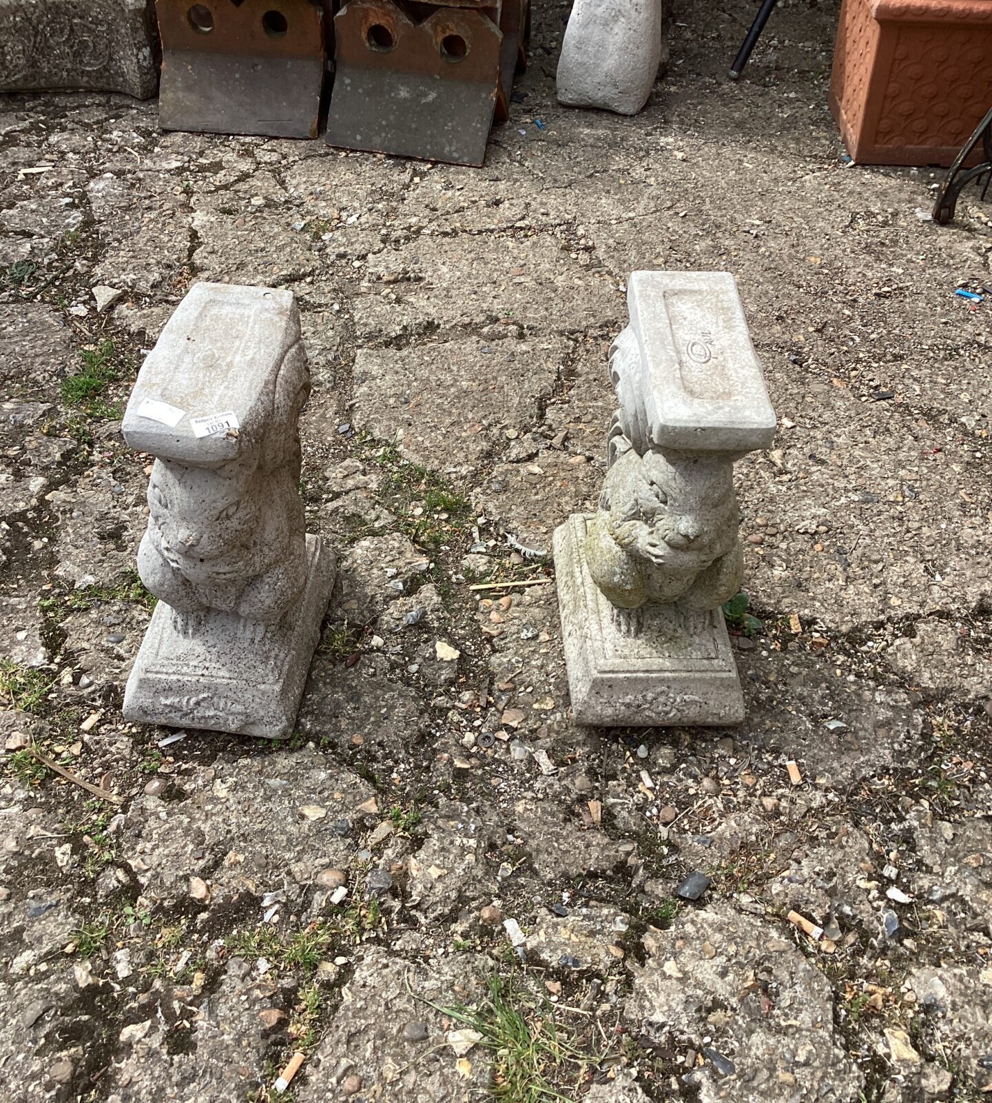 Stone effect squirrel Bench ends
