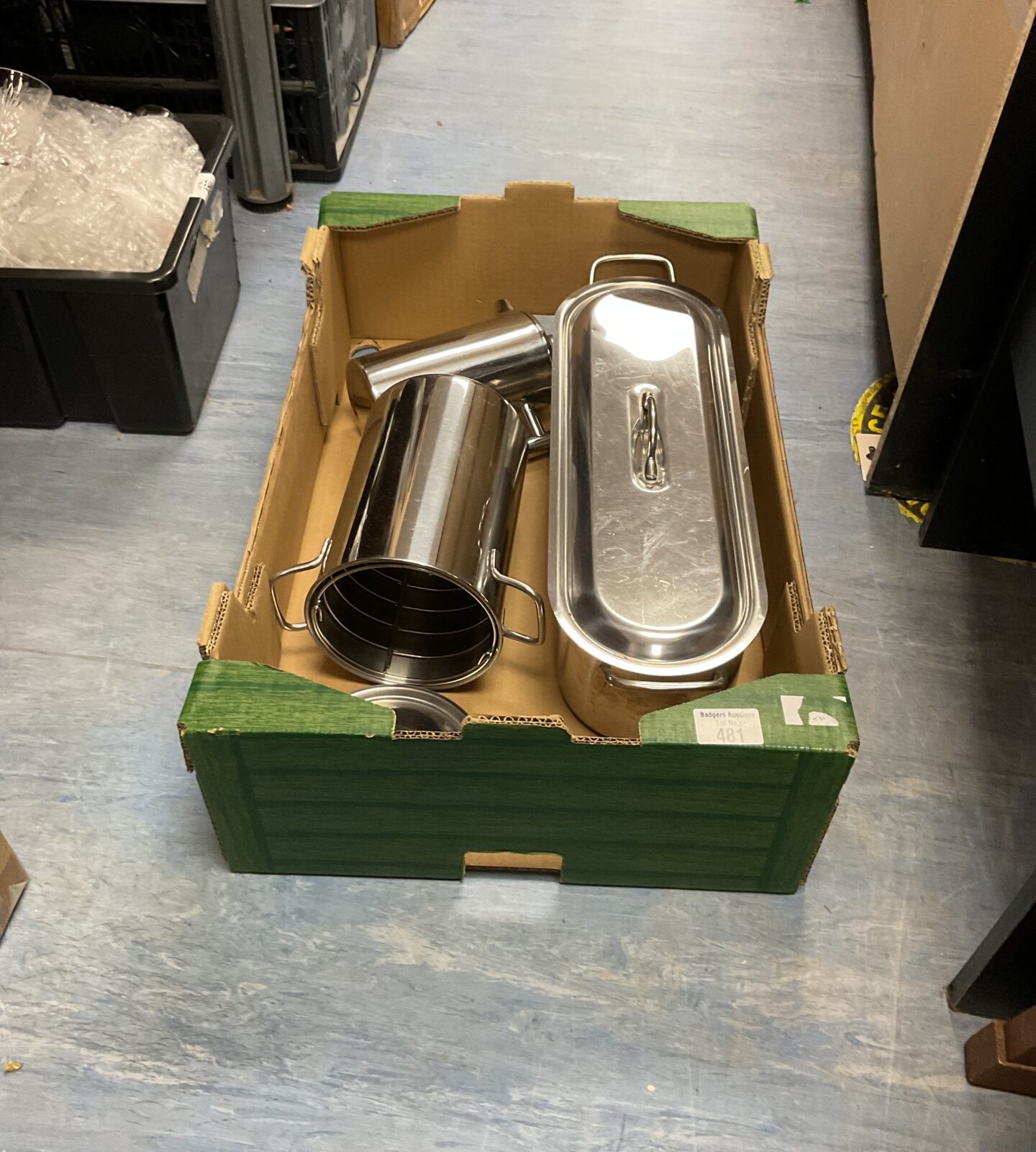 Tray of mixed kitchenware inc fish poacher