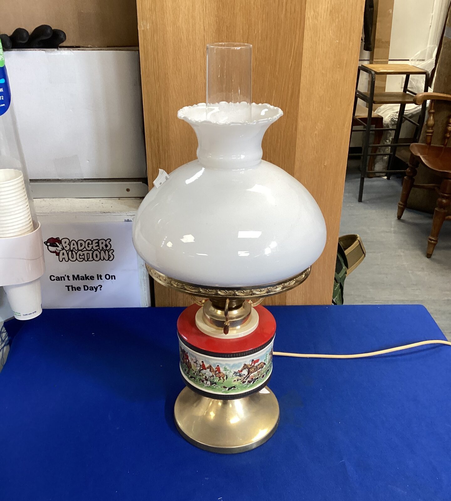 hunt scene table lamp