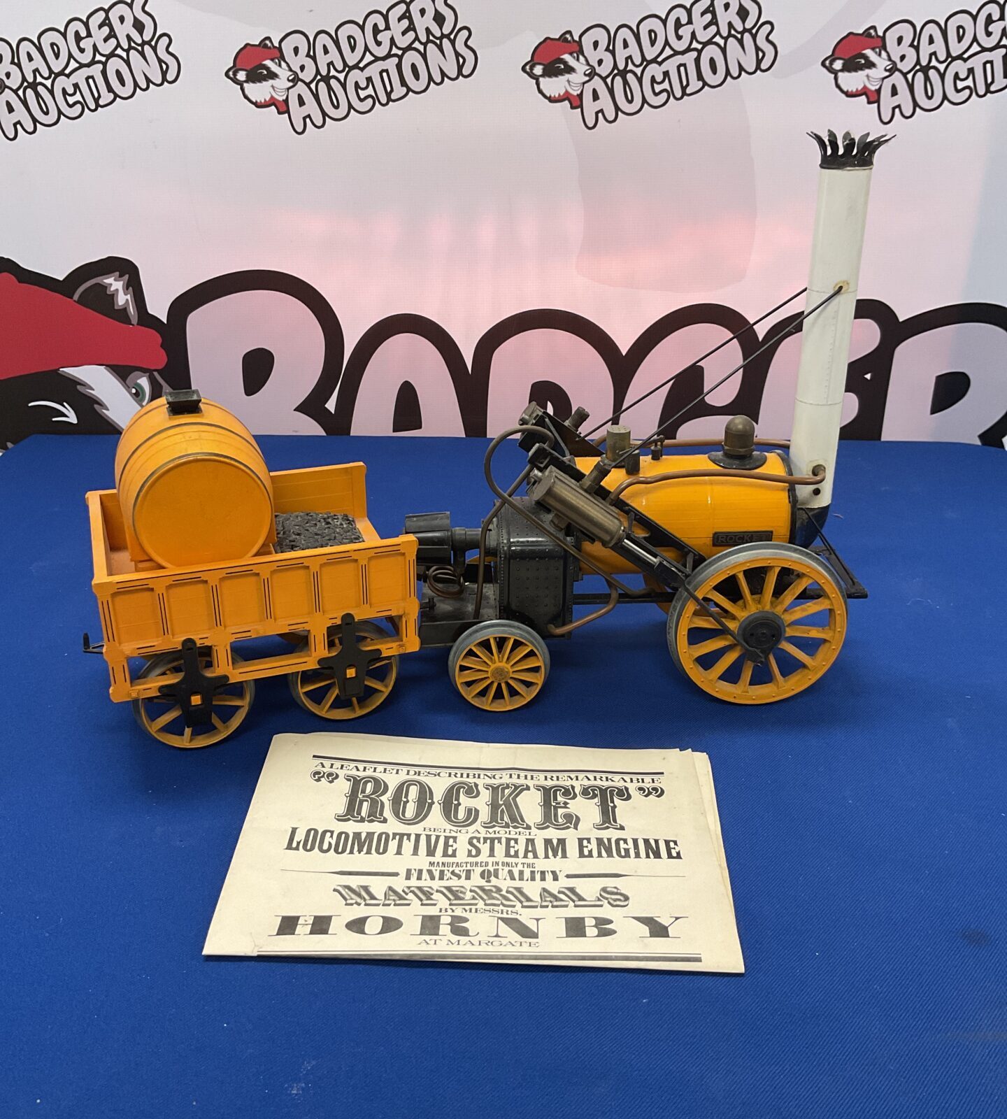 Hornby Railways Stephensons Rocket Real Steam Train set with 25ft of Track