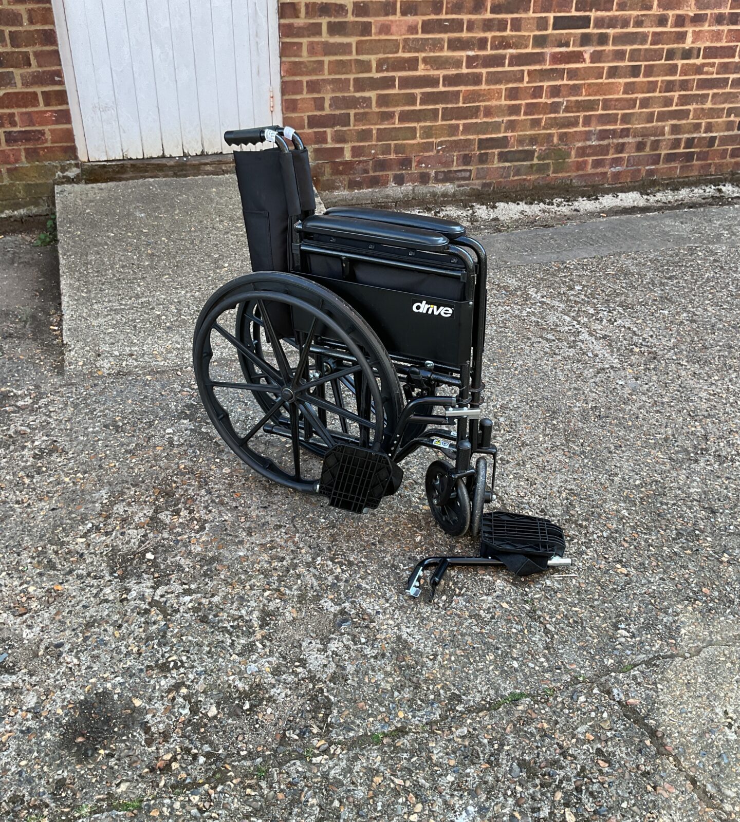 Drive foldable wheelchair