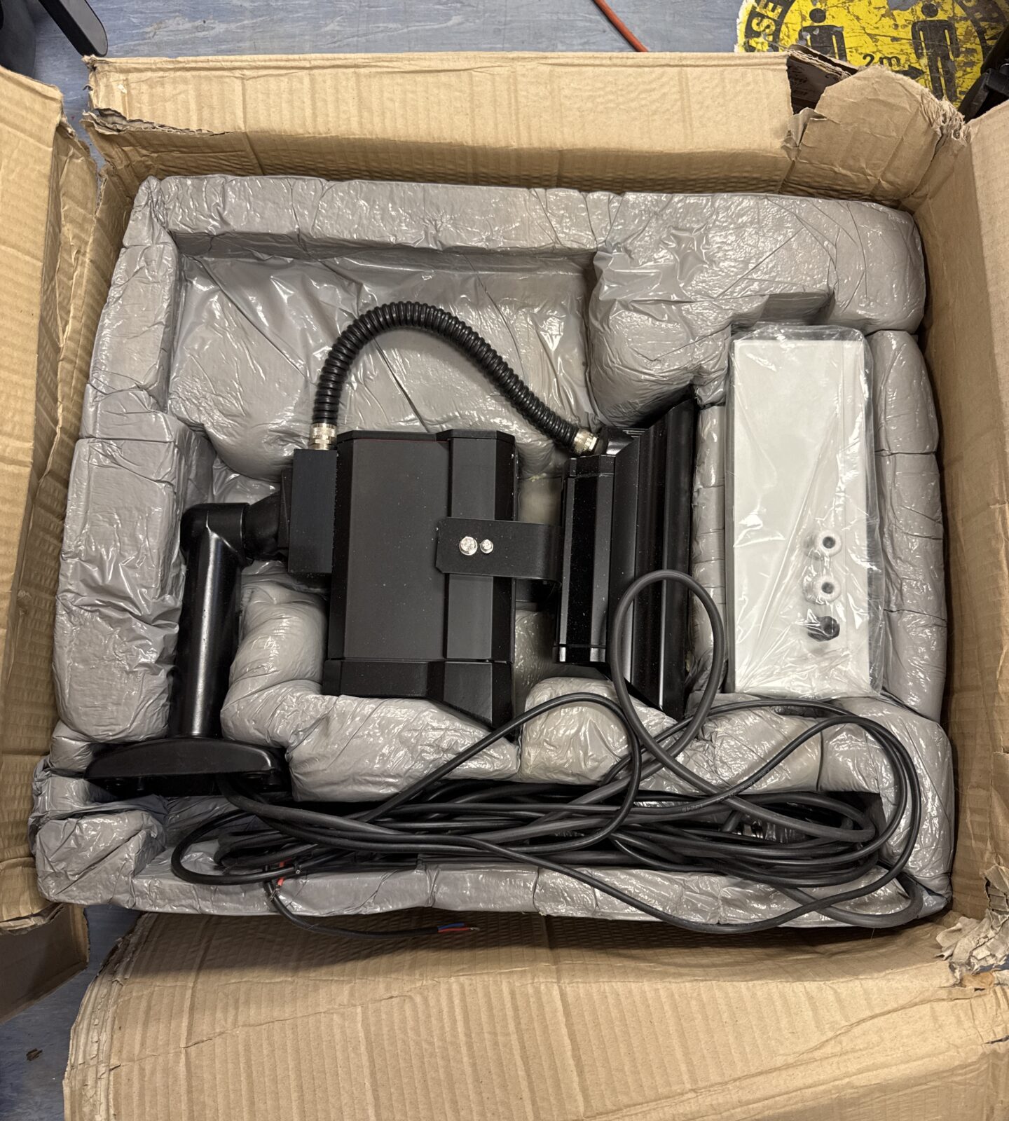 Two infra red CCTV cameras with boxes - Image 4