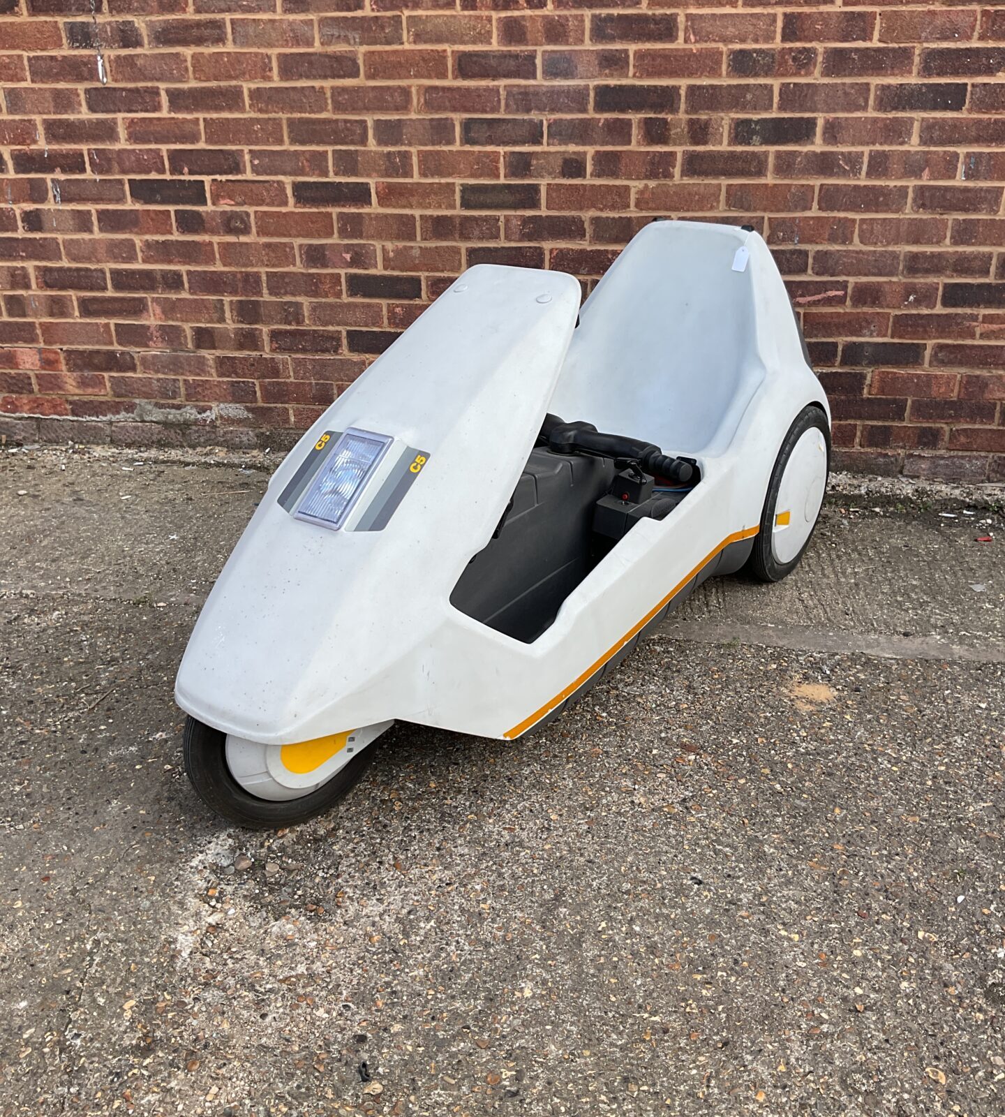 1985 Sincliar C5 1 Person Electric Vehicle Working With New Battery, Two Keys And Original Manuals. Good Overall Condition.