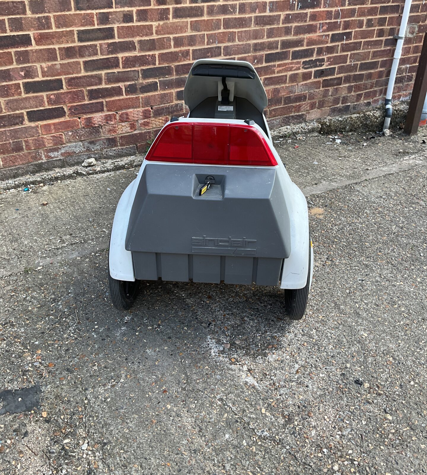 1985 Sincliar C5 1 Person Electric Vehicle Working With New Battery, Two Keys And Original Manuals. Good Overall Condition. - Image 4