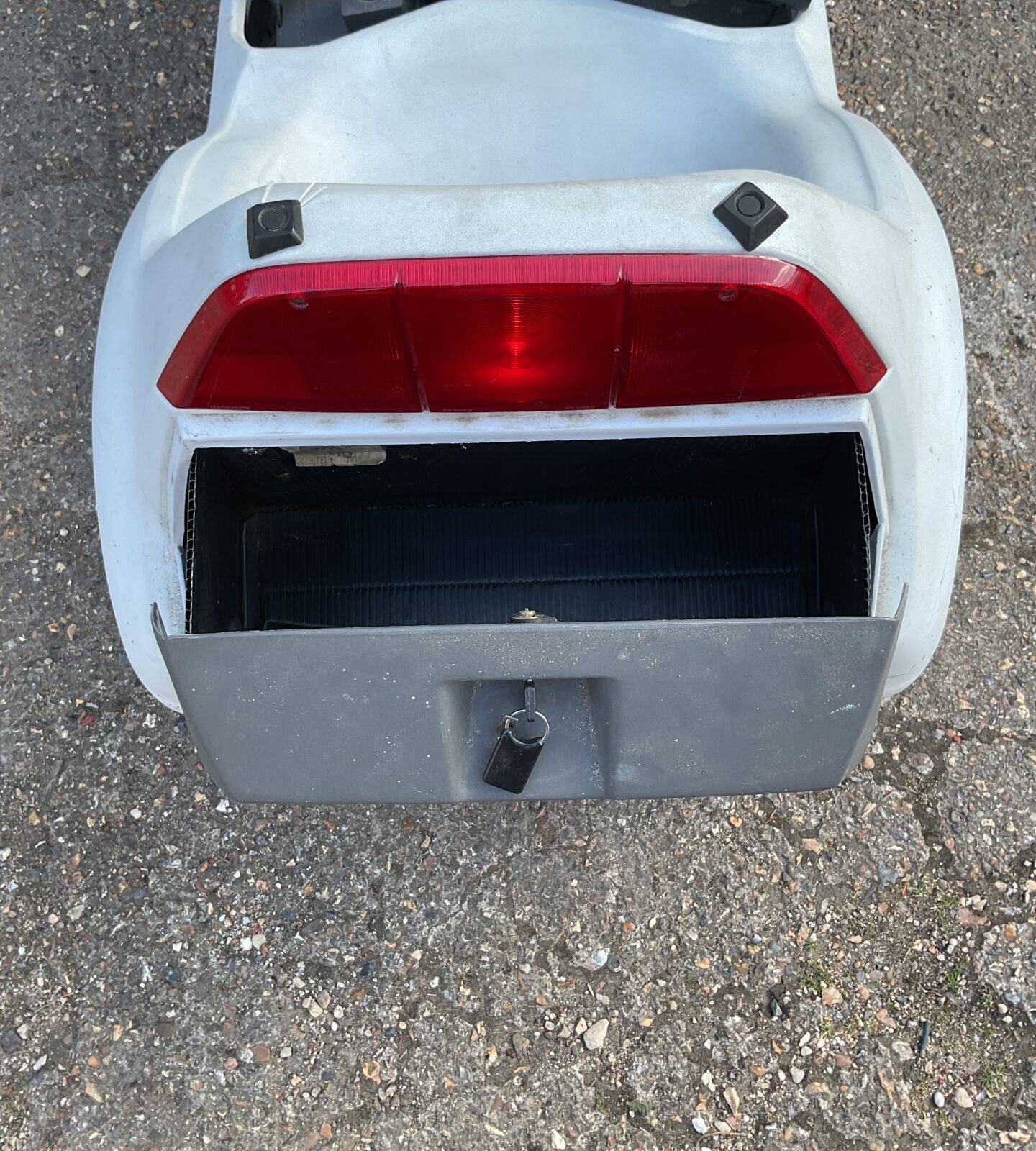 1985 Sincliar C5 1 Person Electric Vehicle Working With New Battery, Two Keys And Original Manuals. Good Overall Condition. - Image 7