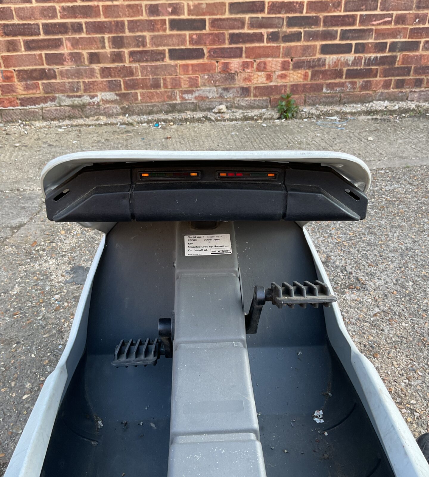 1985 Sincliar C5 1 Person Electric Vehicle Working With New Battery, Two Keys And Original Manuals. Good Overall Condition. - Image 8
