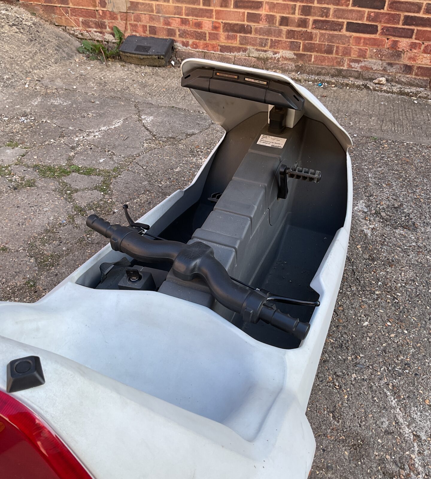 1985 Sincliar C5 1 Person Electric Vehicle Working With New Battery, Two Keys And Original Manuals. Good Overall Condition. - Image 9