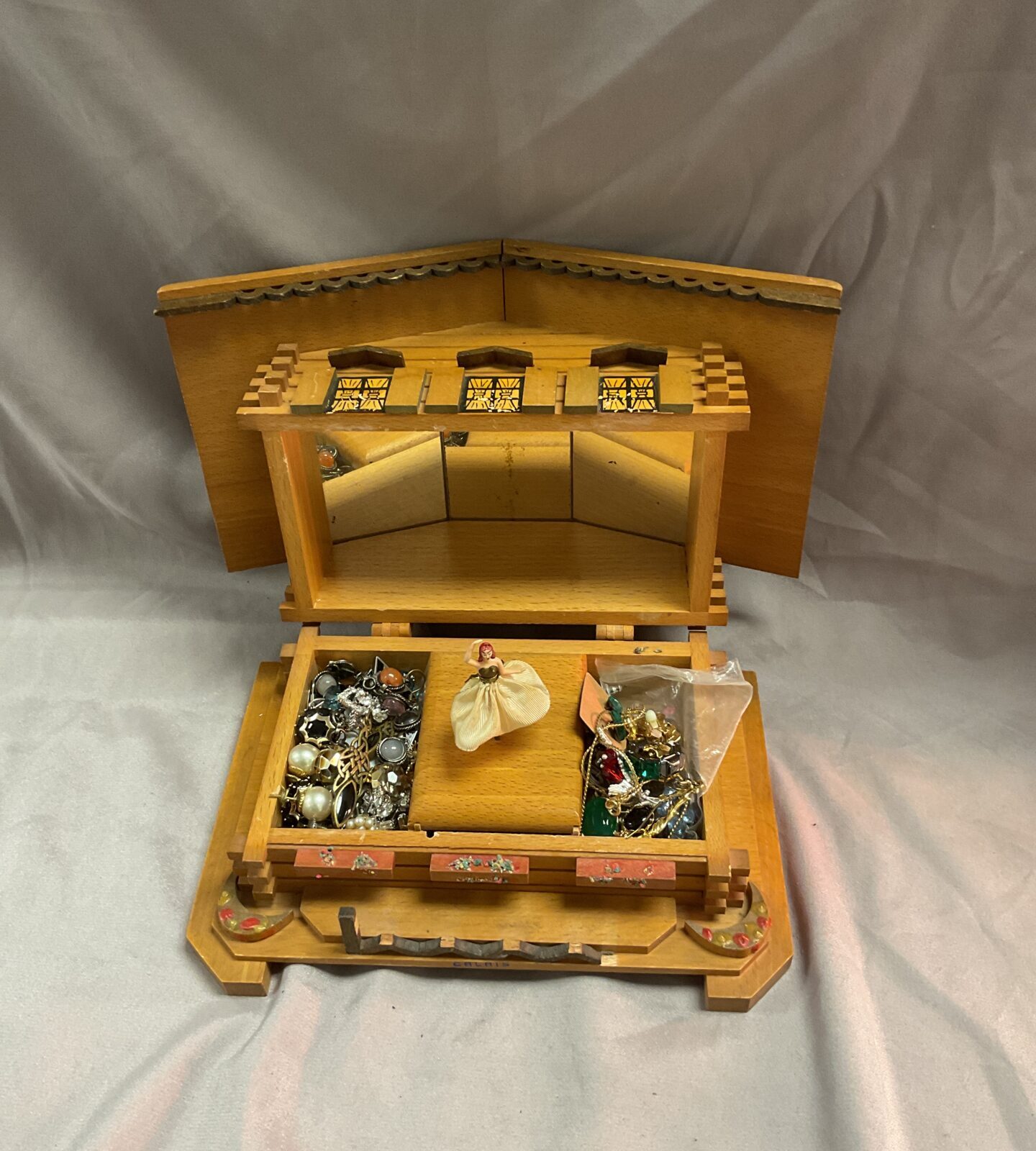 Swiss Chalet Jewellery Box With Jewellery
