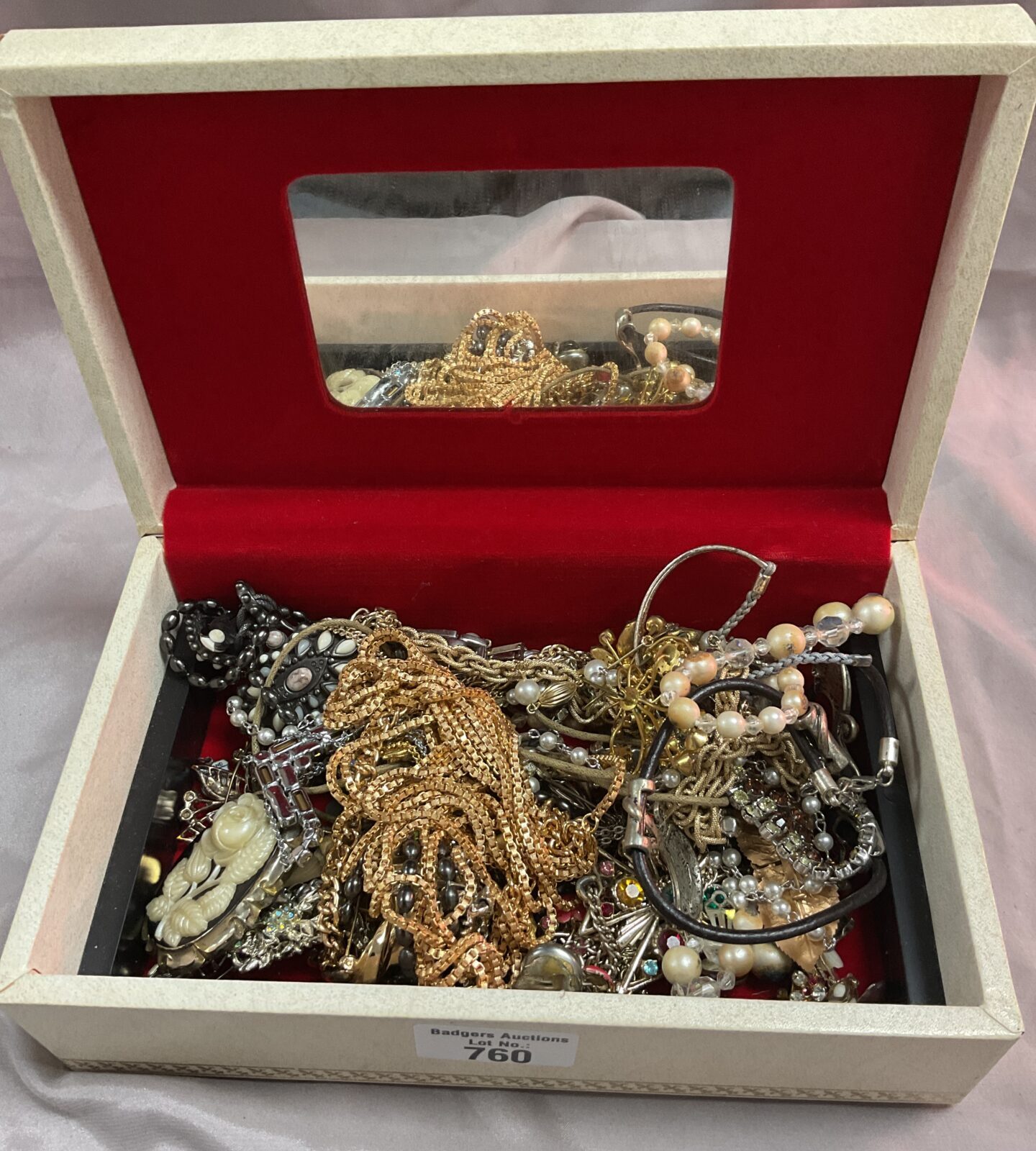 Jewellery box with contents