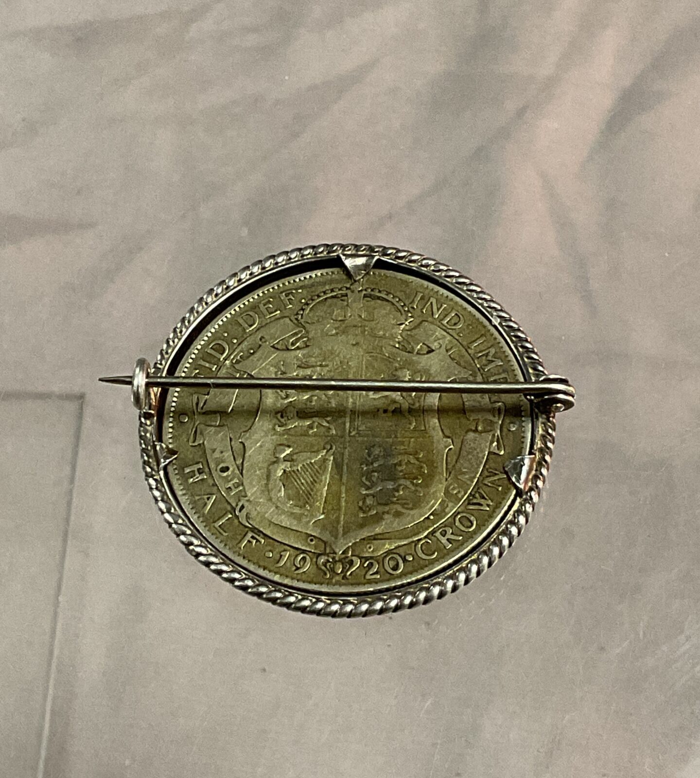 1920 Half crown coin silver brooch - Image 2