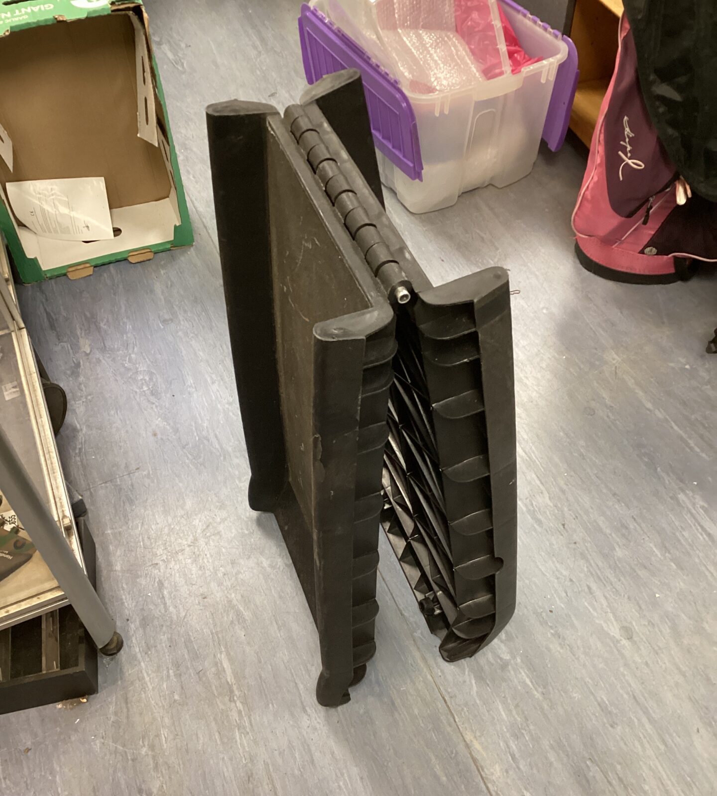 Folding pet ramp