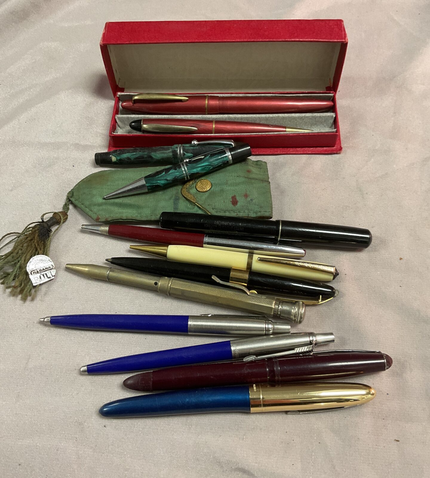 Collection of assorted vintage pens