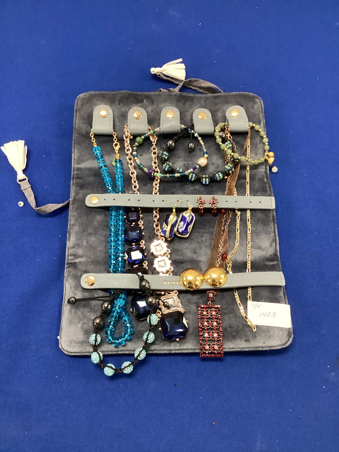 jewellry roll with jewellery