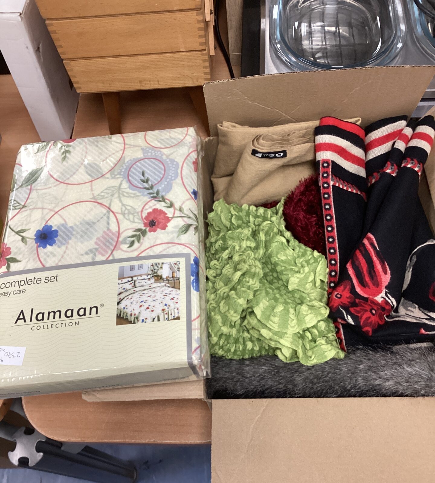 New alamaan collection double duvet set with box of shawls