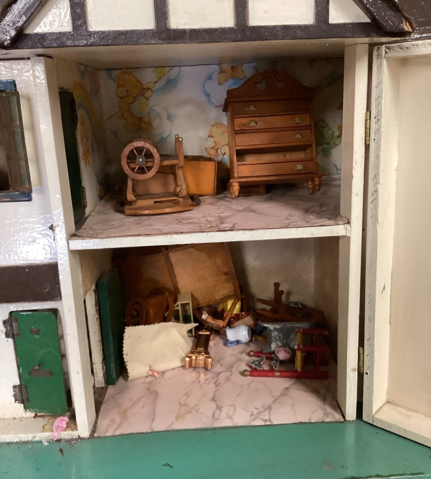 Vintage triang dolls house with furnishings - Image 3