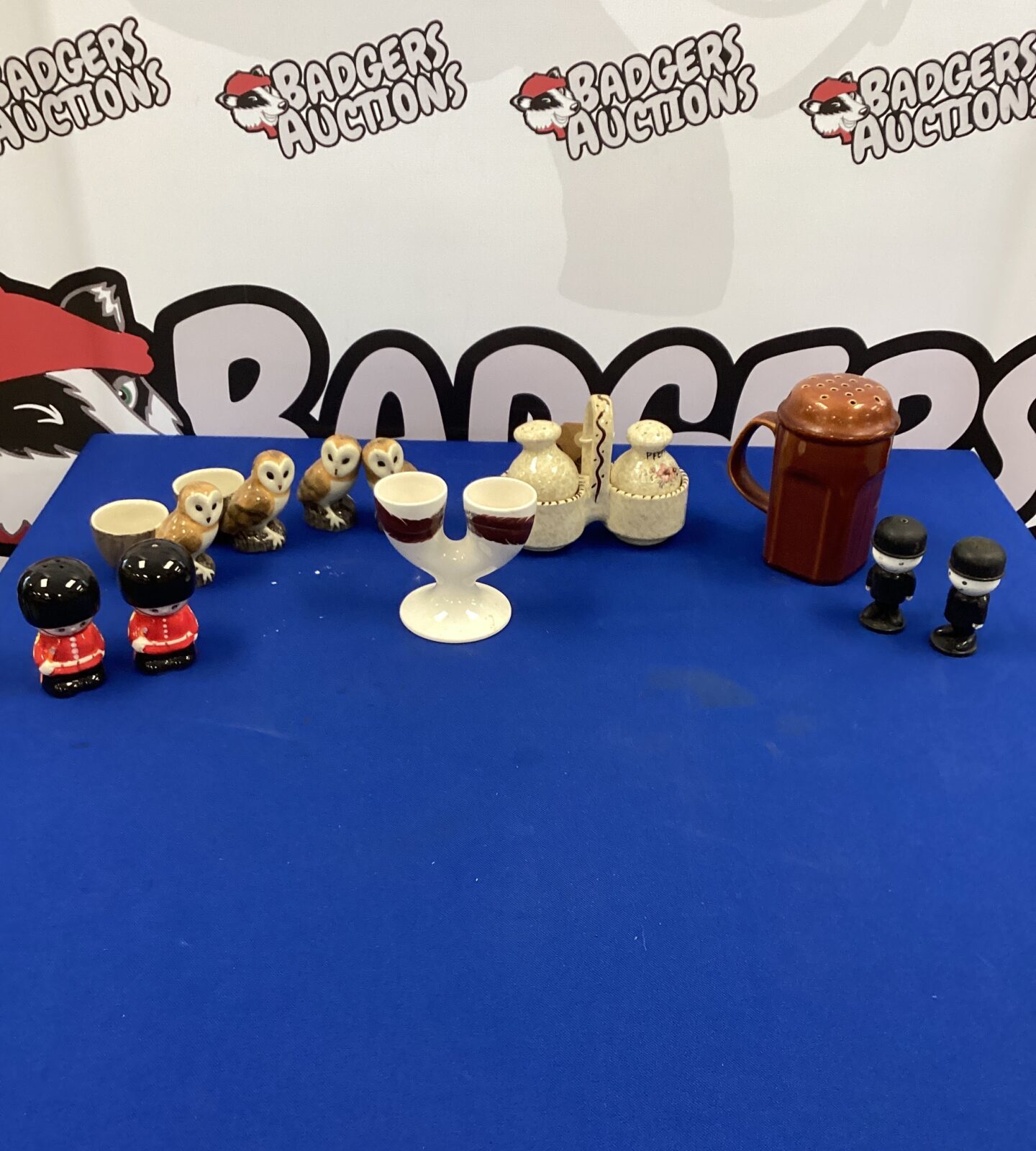 Selection of salt and pepper pots inc homepride men