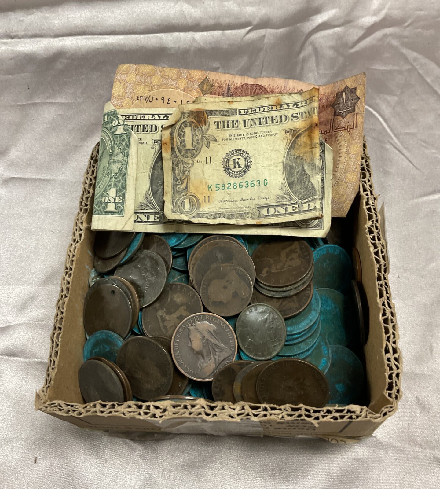 Tub of Approx 2 Kilo of verdigris Copper coins and three banknotes