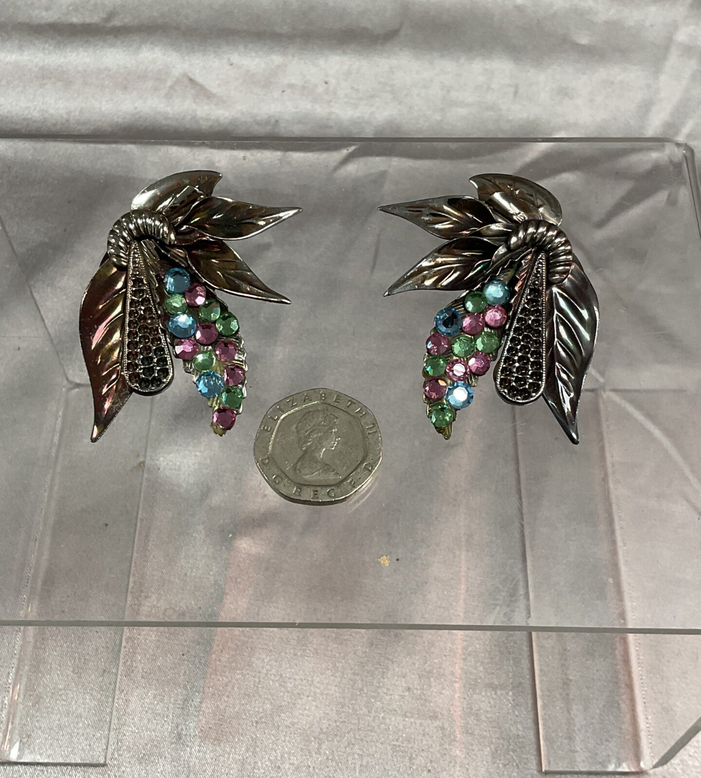 Pair of Vintage 1940s 50s Clipon EarrIngs