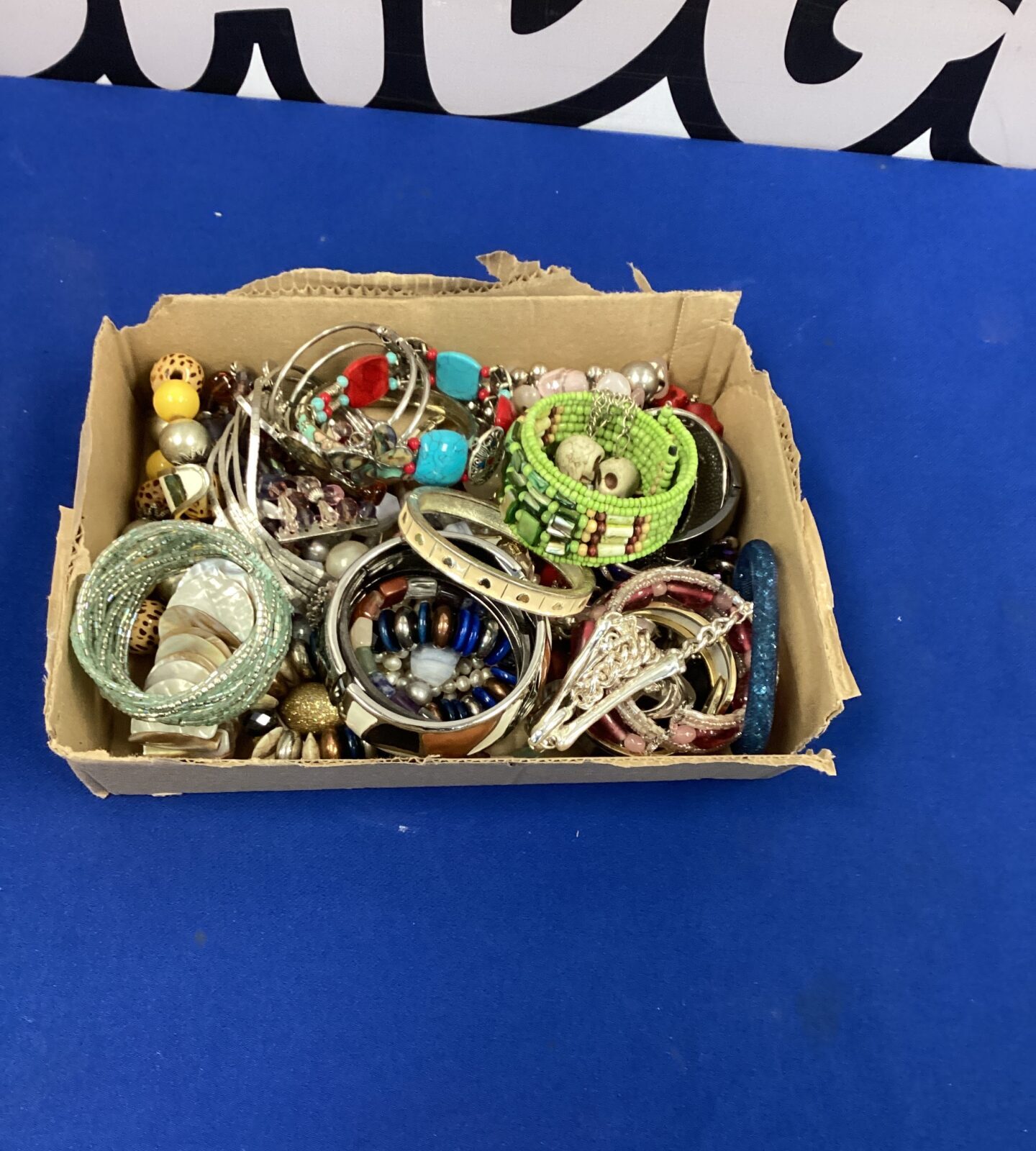 Tray of costume jewellery