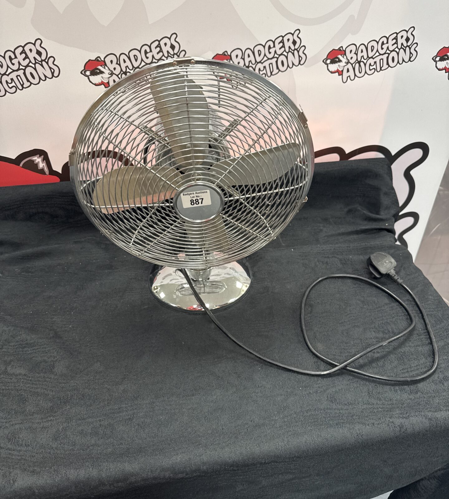 Chrome oscillating desk fan 13” diameter - working