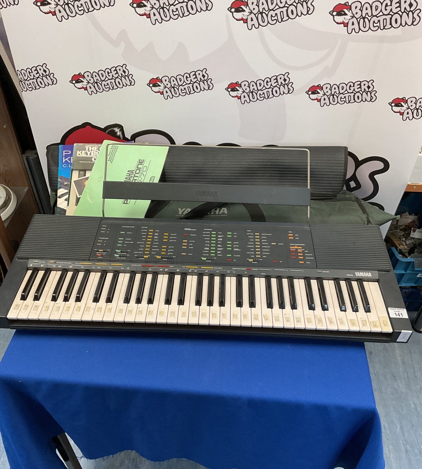 Yamaha psr-70 keyboard with bag