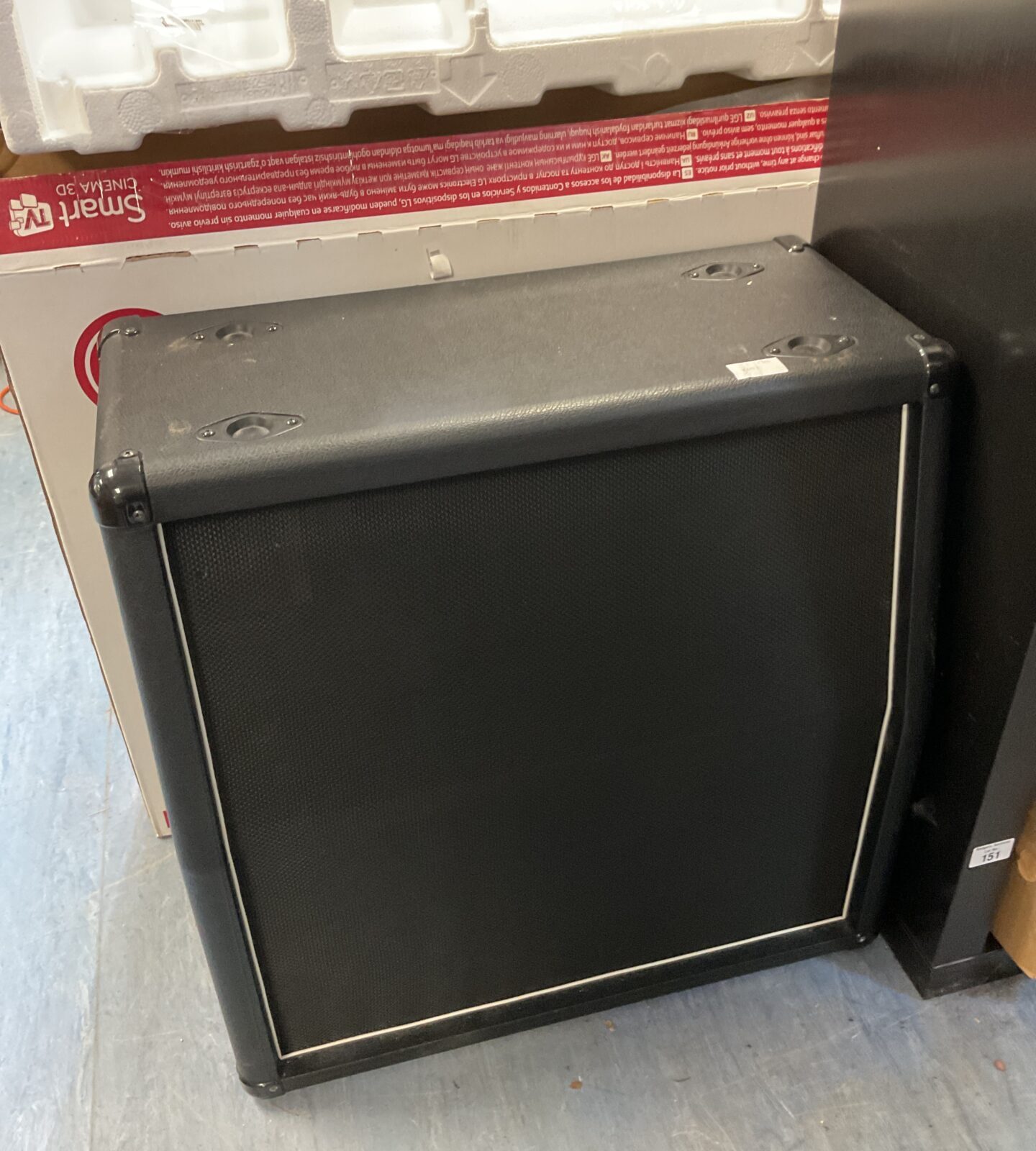 Four speakers in cabinet 40w 4oms screws inside cabinet