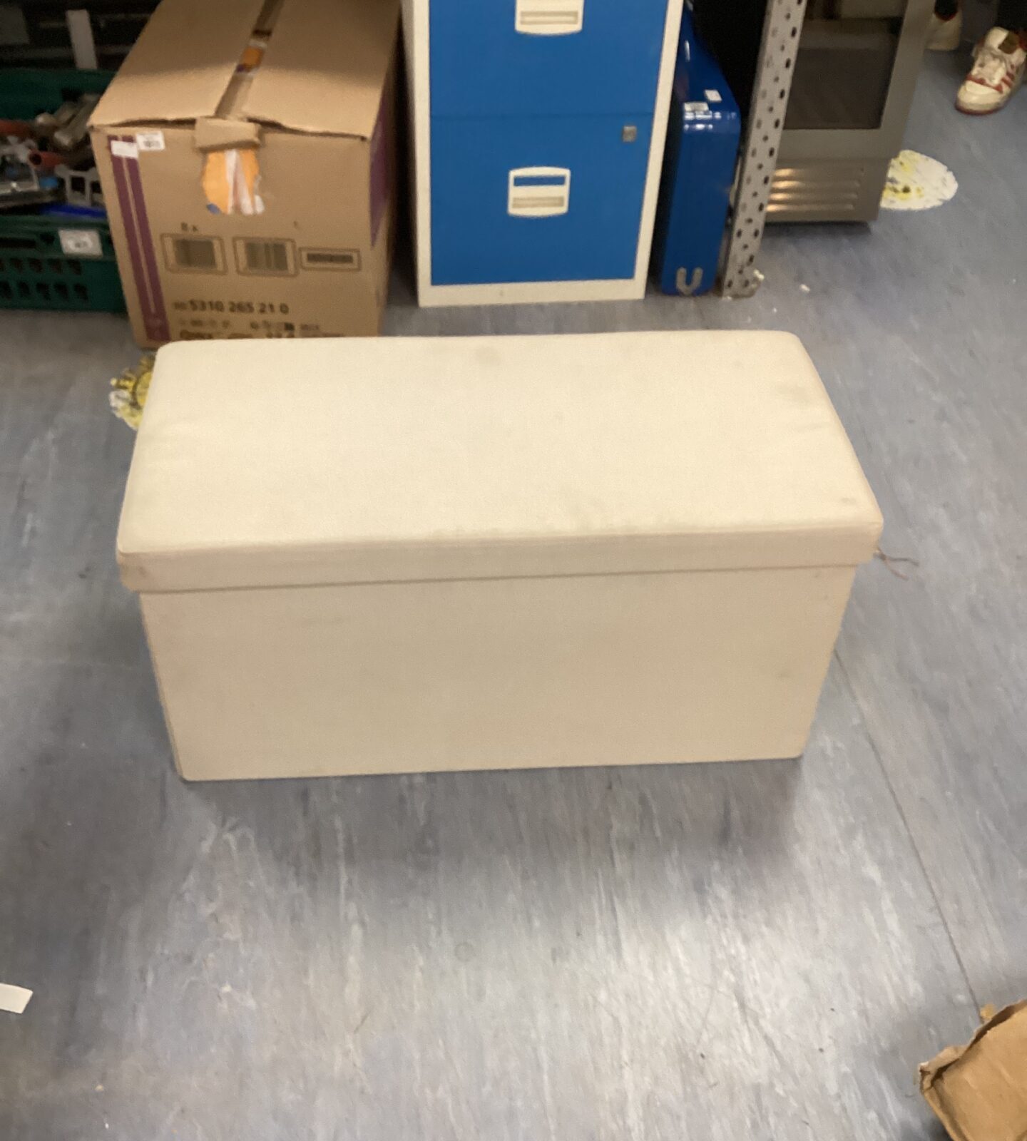 Folding laundry box