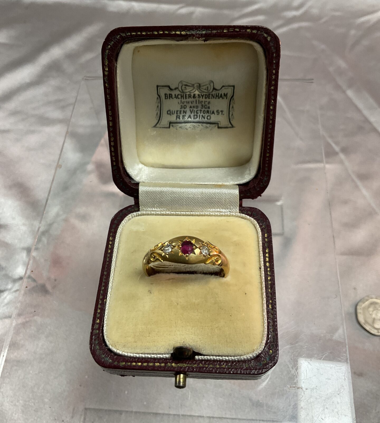 18ct yellow Gold diamond and ruby ring size x 5.2g gross - Image 2