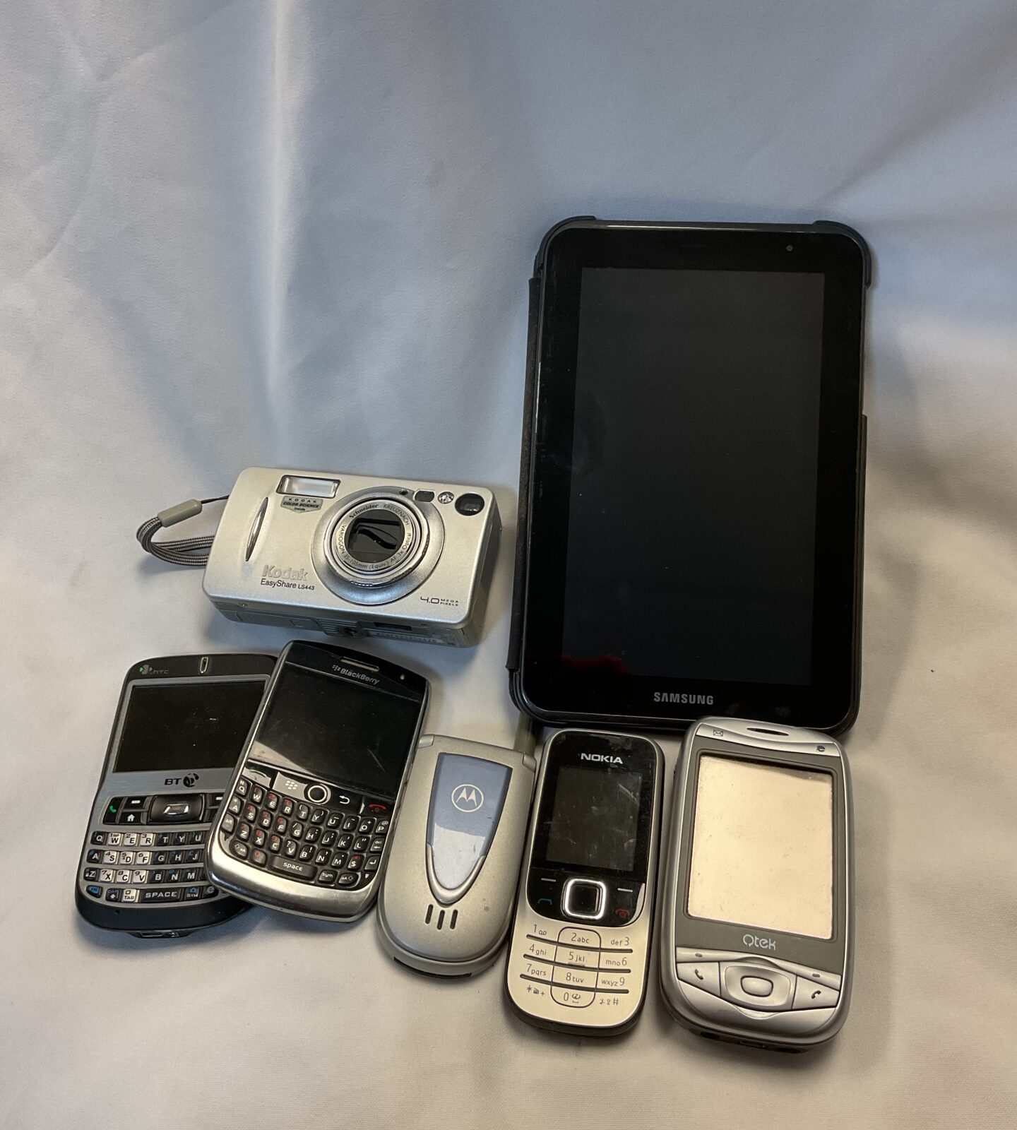Bundle of mobile phones with kodak camera & samsung tablet
