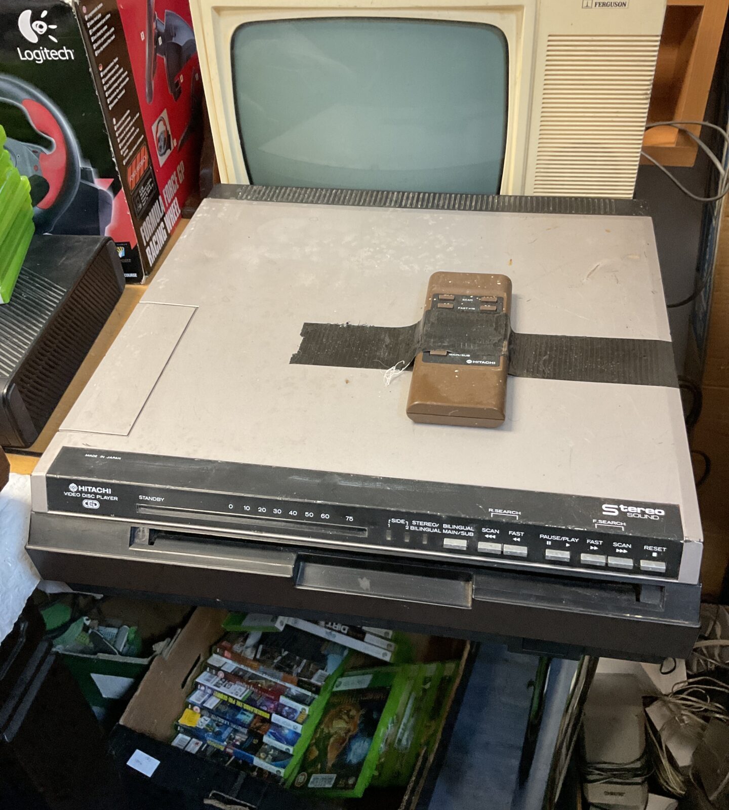 Hitachi video disc player with remote