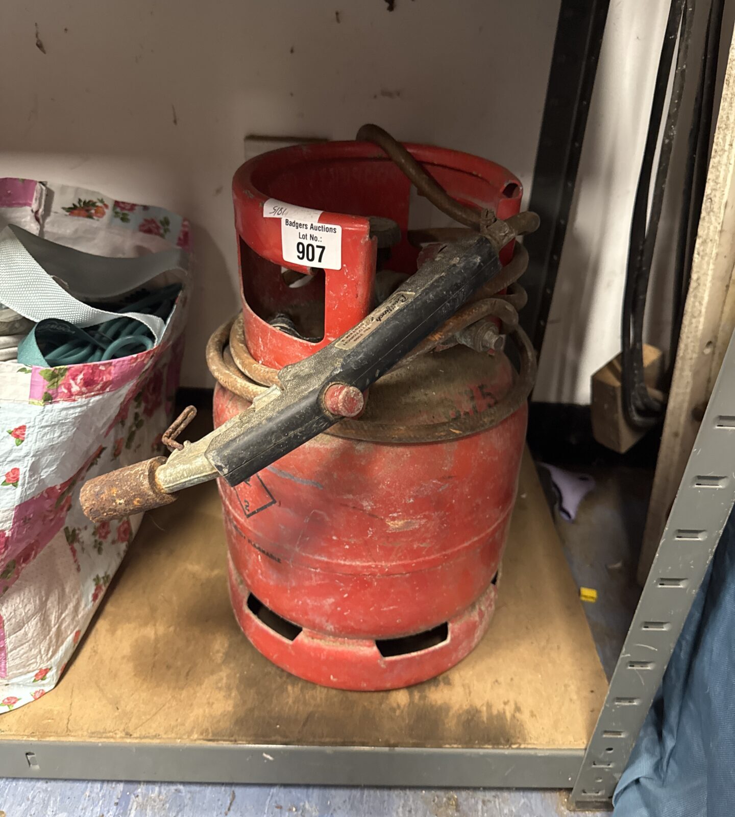 Gas blow torch with bottle