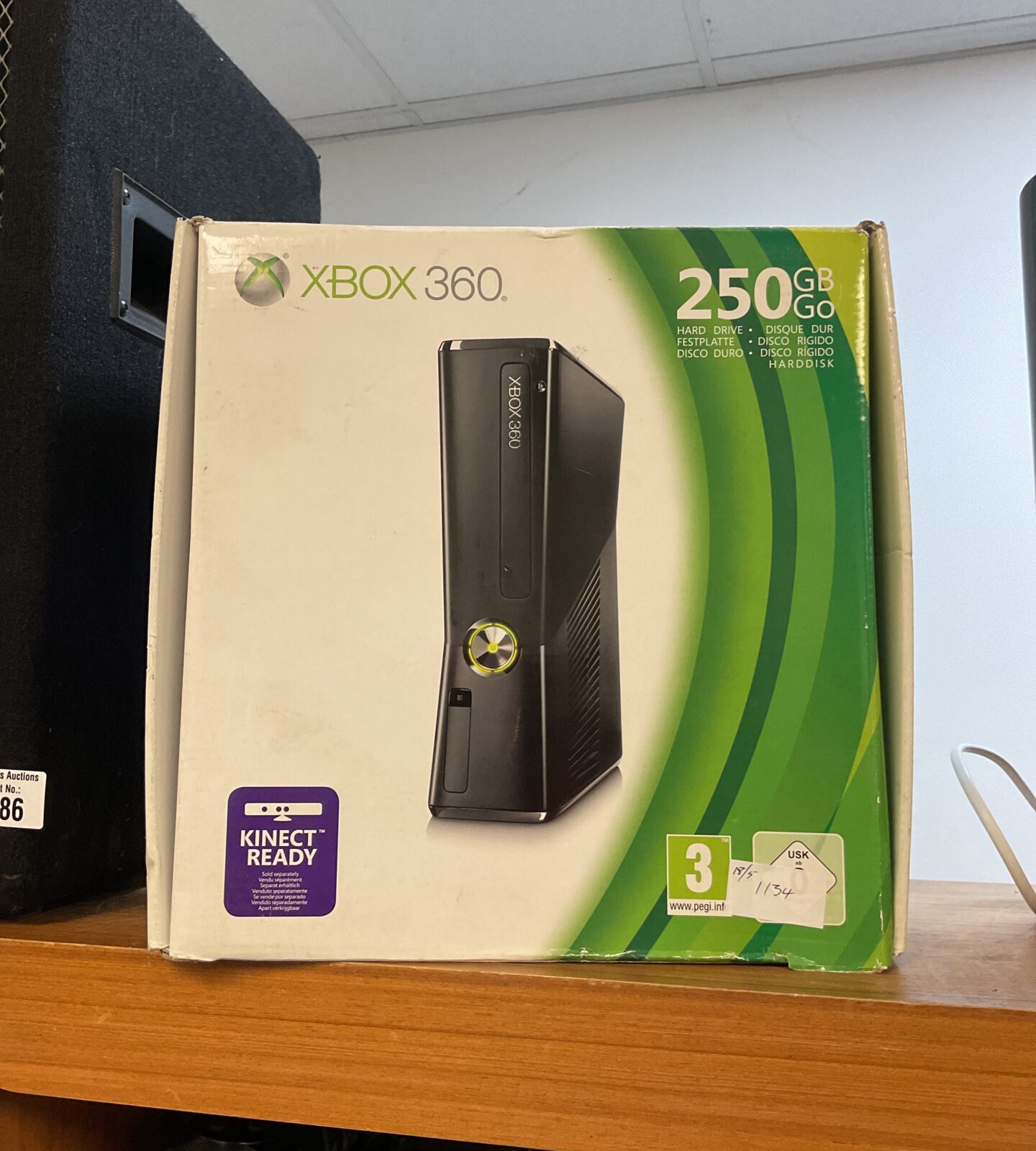 Microsoft xbox 360 console boxed with cables & controller