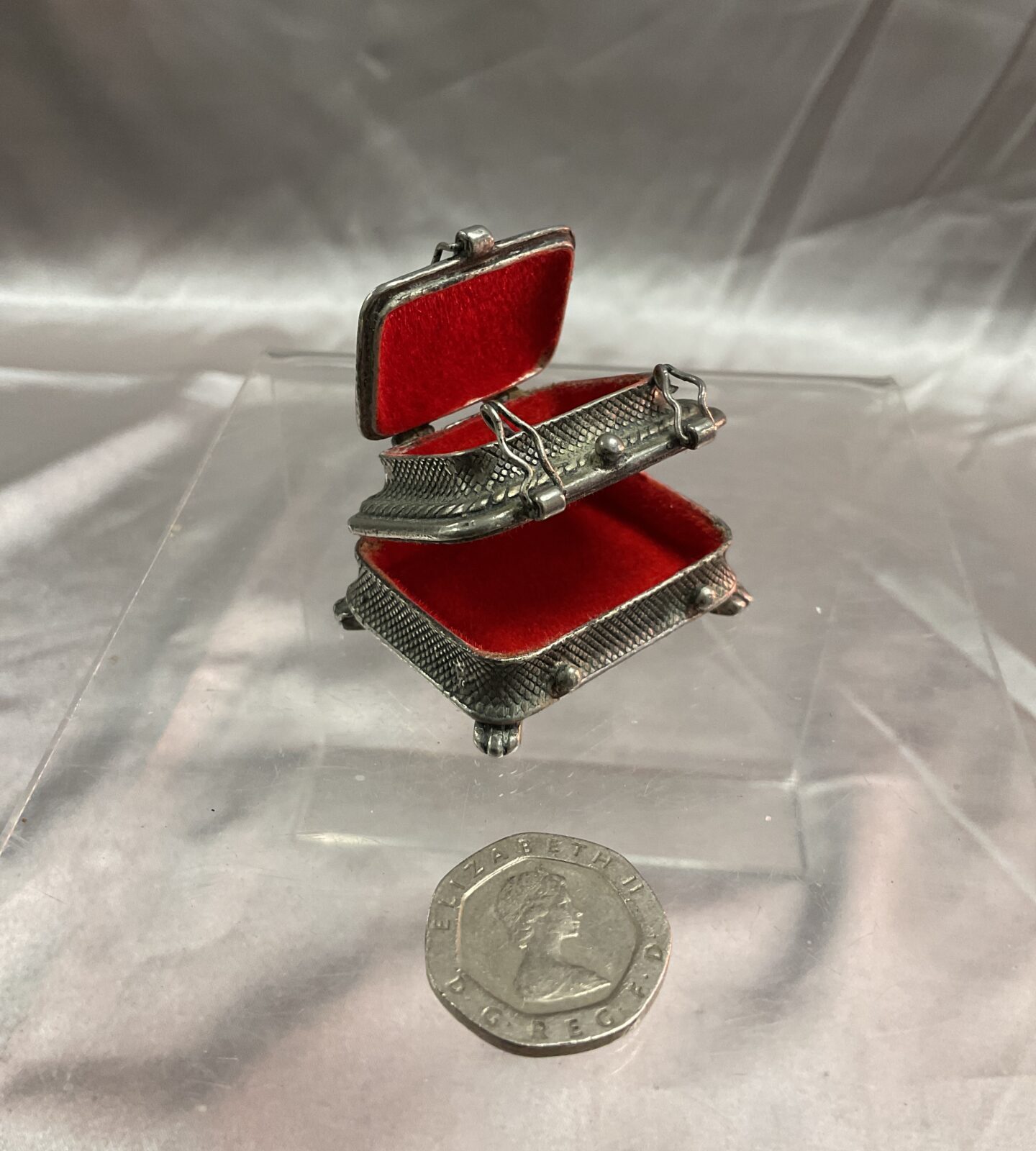 White metal two tier pillbox - Image 2