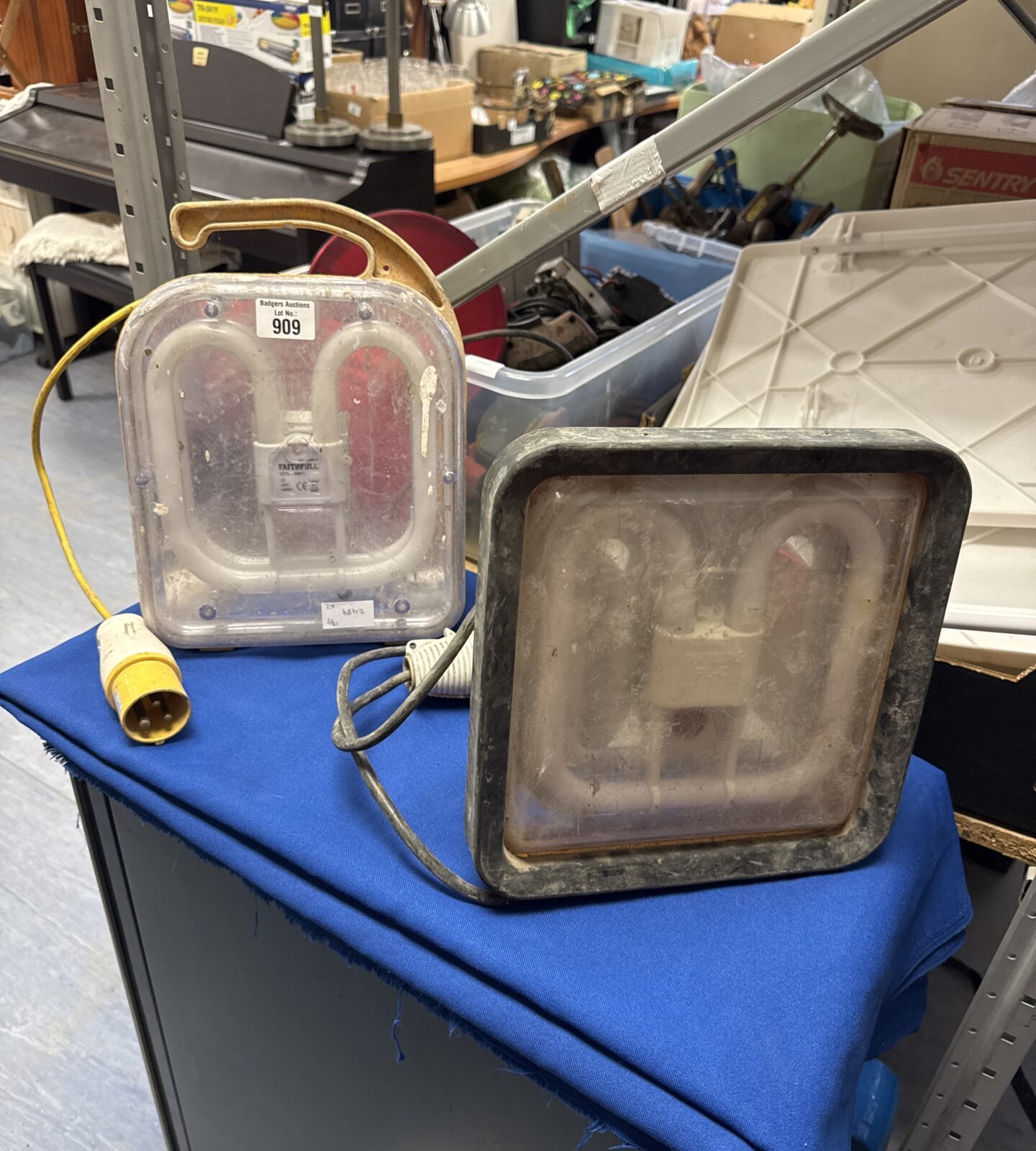 Two 110v site lights - untested