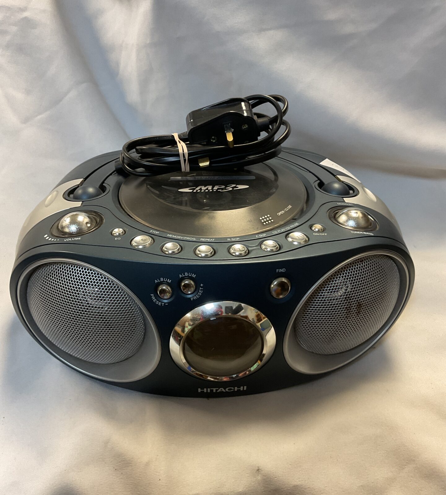 Hitachi portable cd player radio working