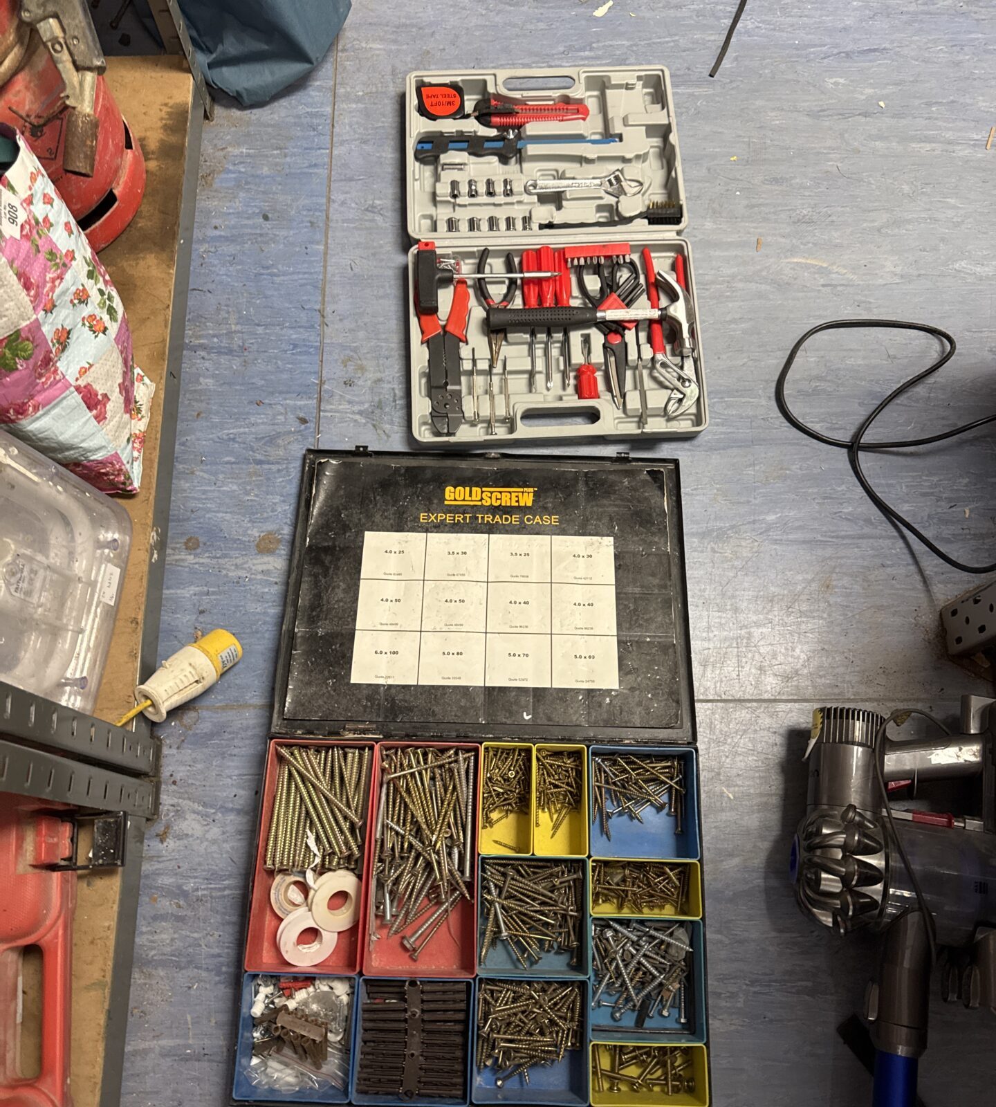 Goldscrew trade case with tool set