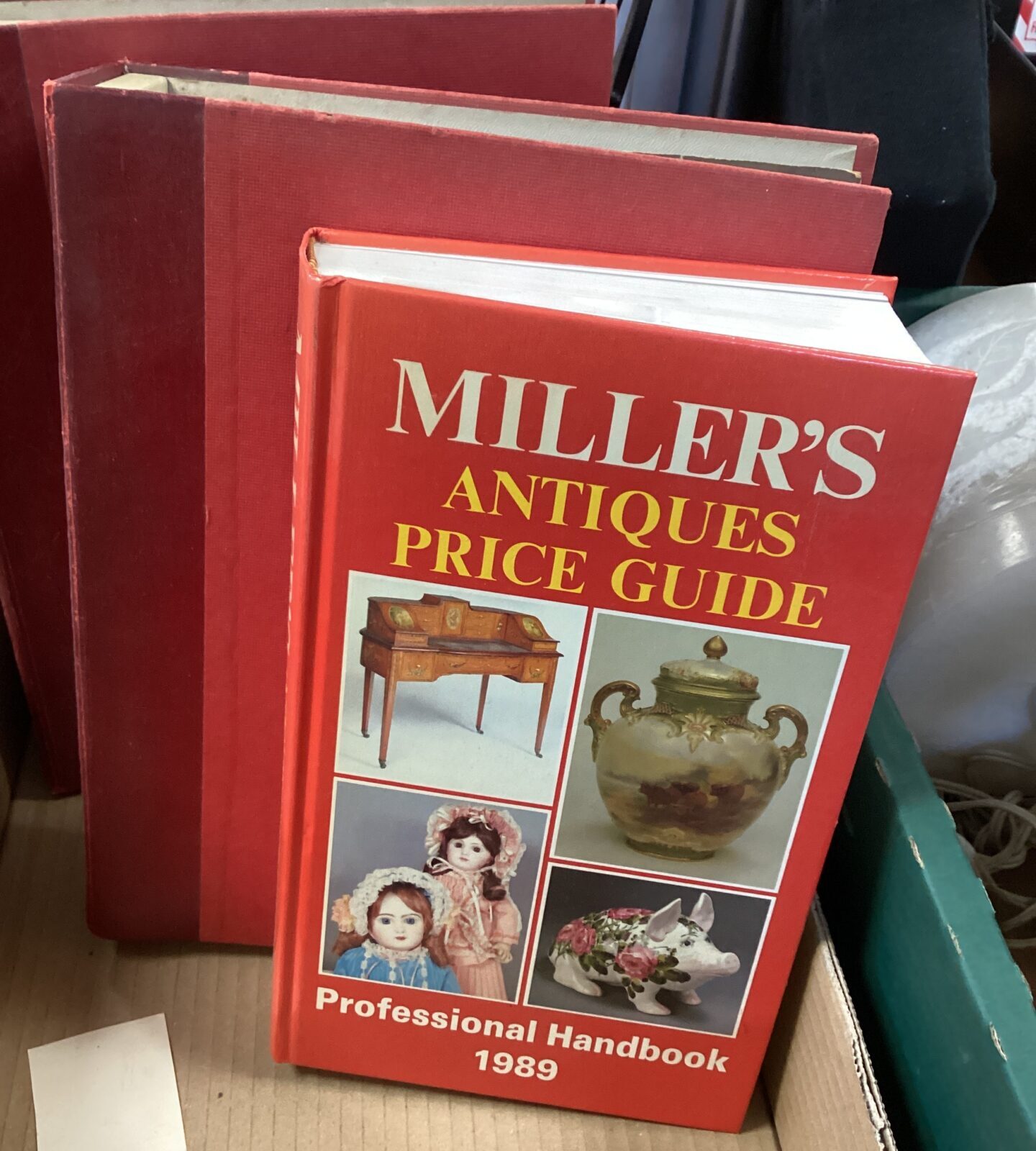 Millers Antique Guide 1989 plus two antique dealer books