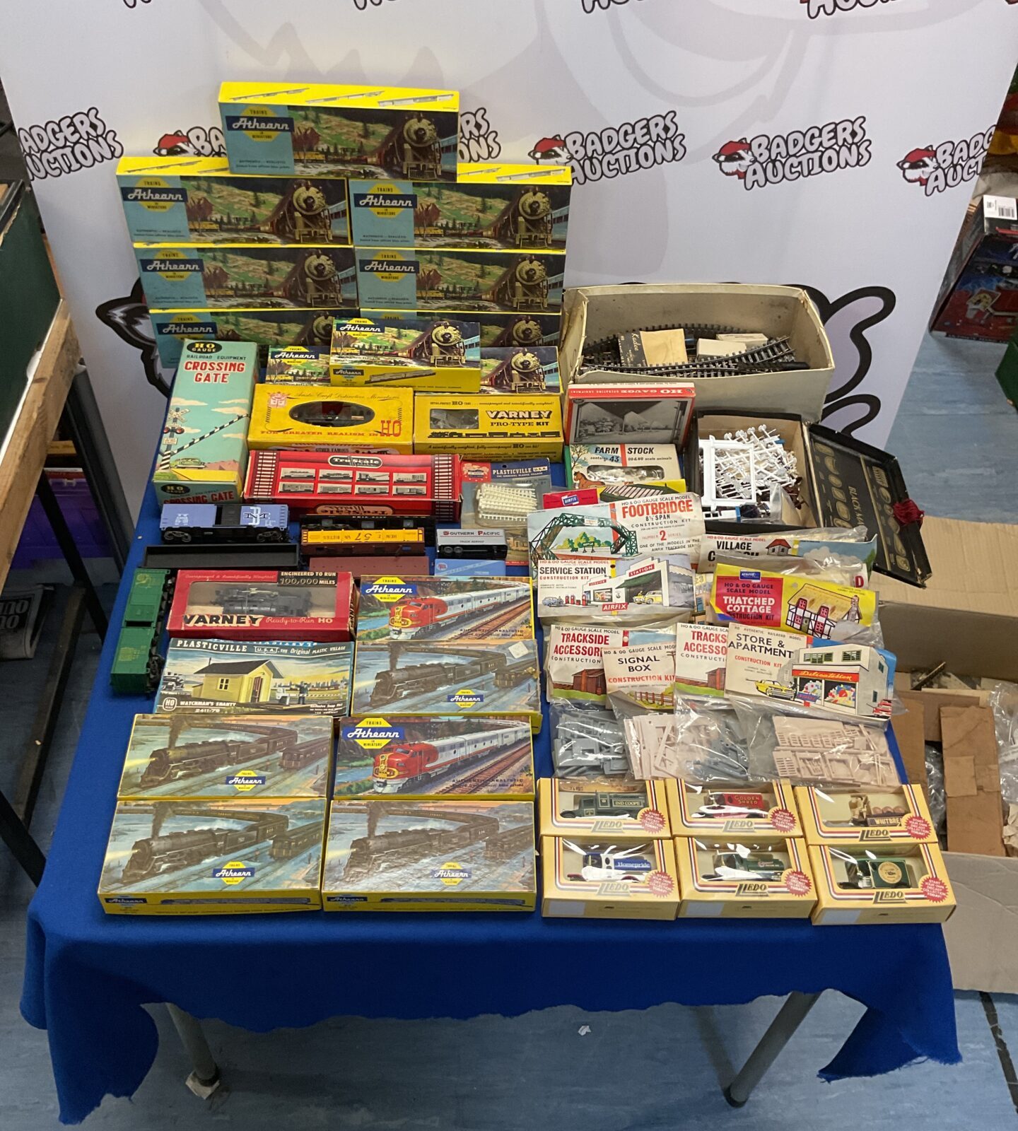 Two large boxes of vintage model kits, parts and accessories inc airfix, athearn, plasticville, truscale and ho guage