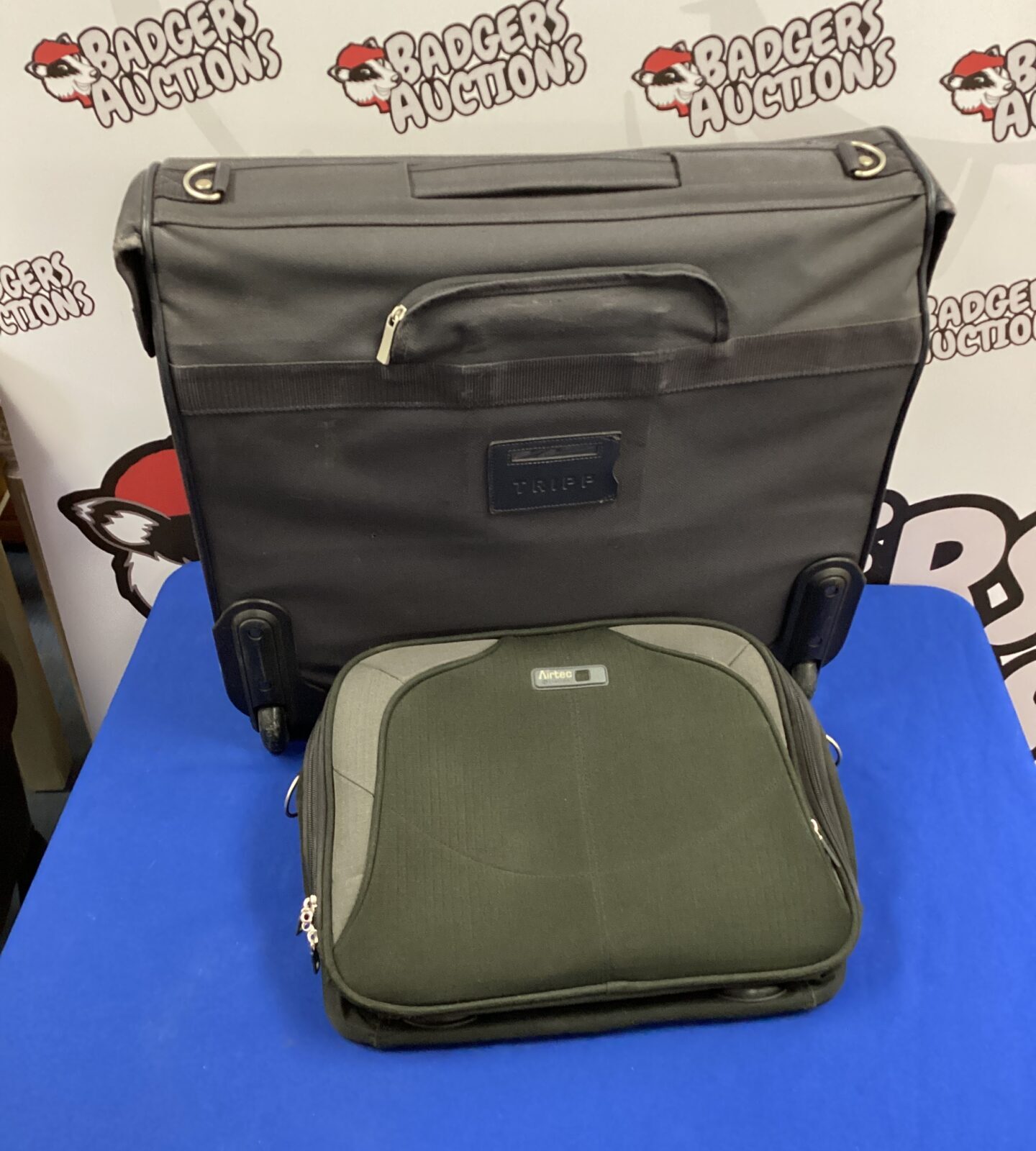 Tripp wheeled suit bag with airtec bag