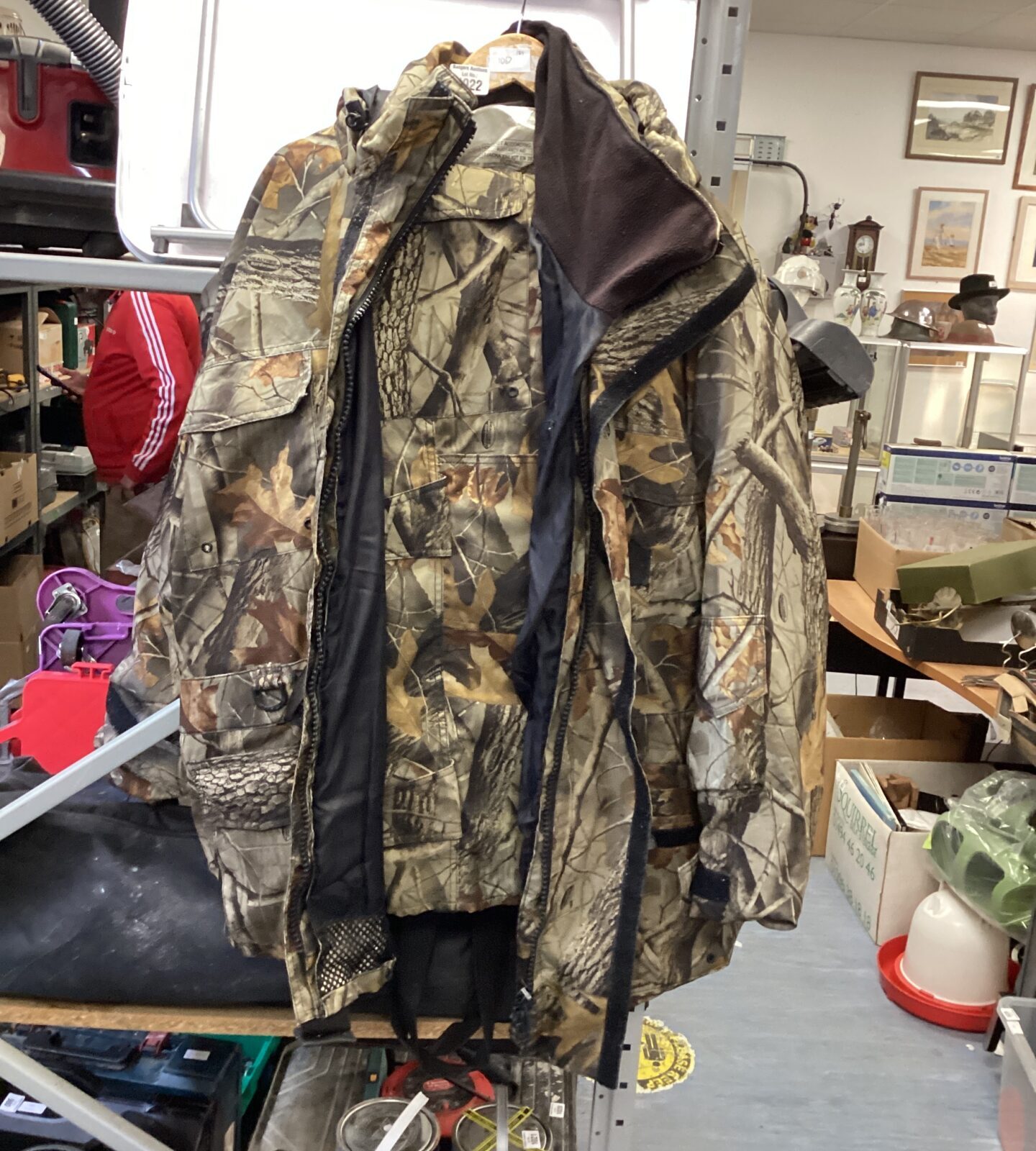 Realtree Hardwoods Jacket and Trousers size XL