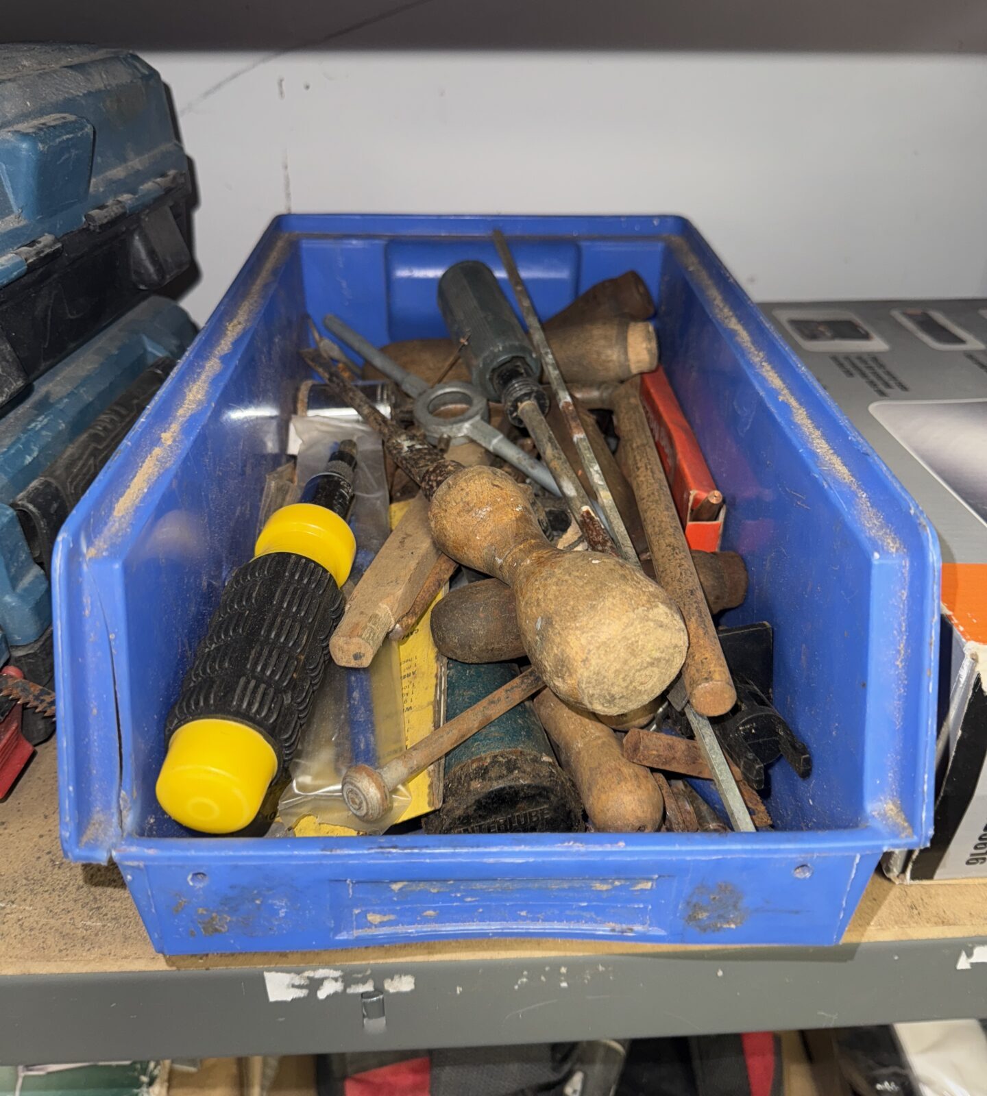 Small tray of hand tools