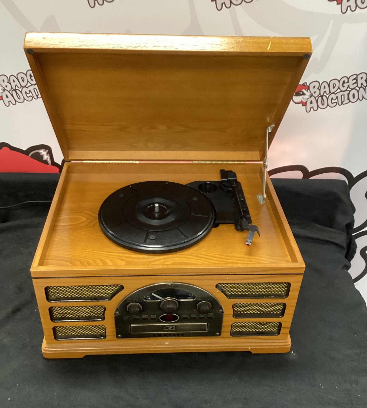 Crossley radio gram powers up