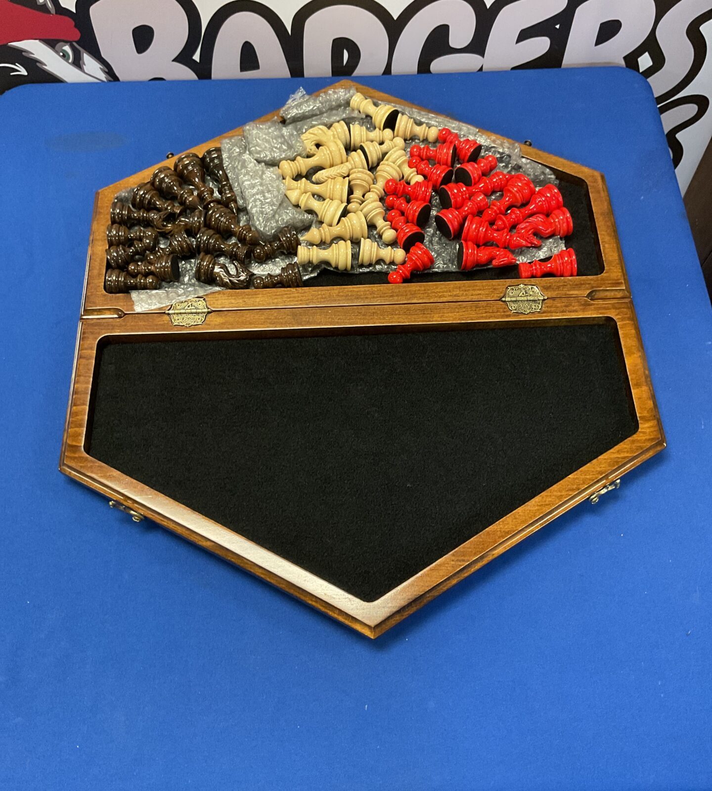 Folding hexagonal three player chess board with pieces - Image 2