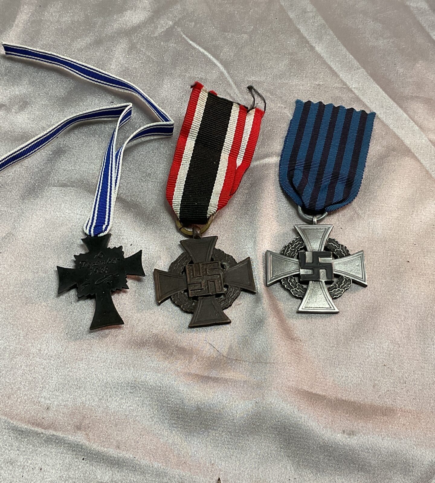 Three German War Medals Two Faithfully service and bronze mothers cross - Image 2