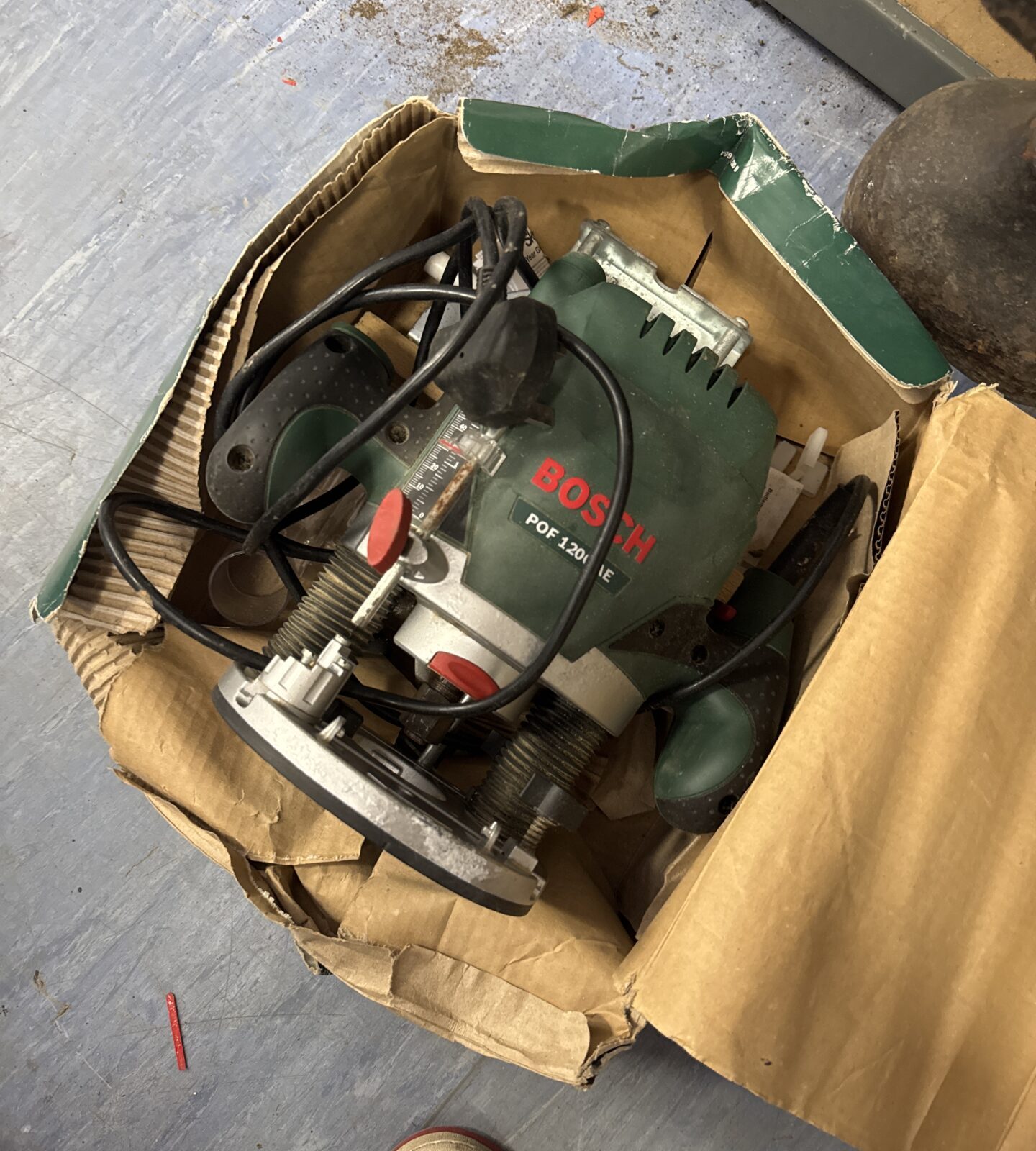 Bosch pof 1200 ae router - working