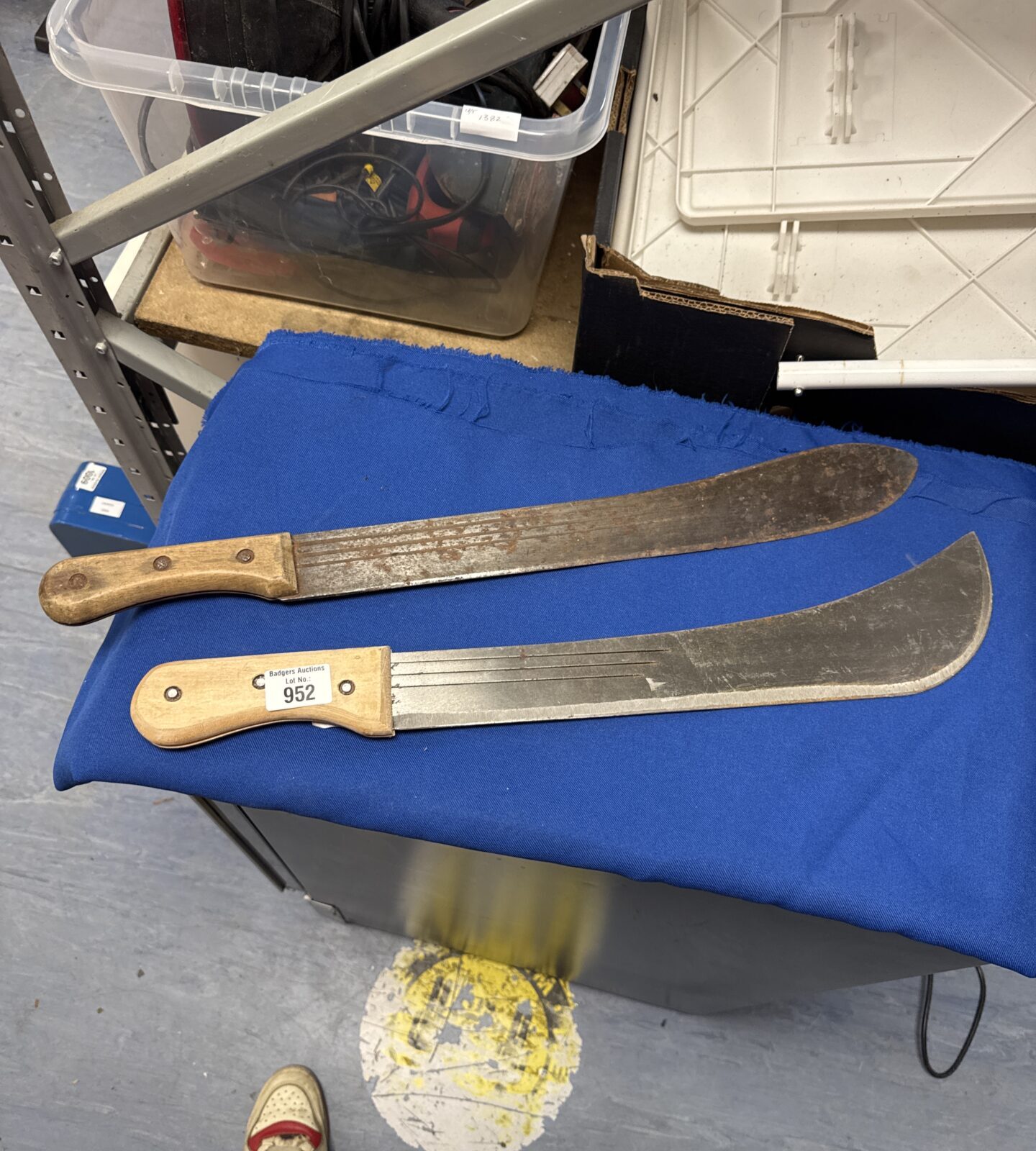 Two bush knives inc silverline